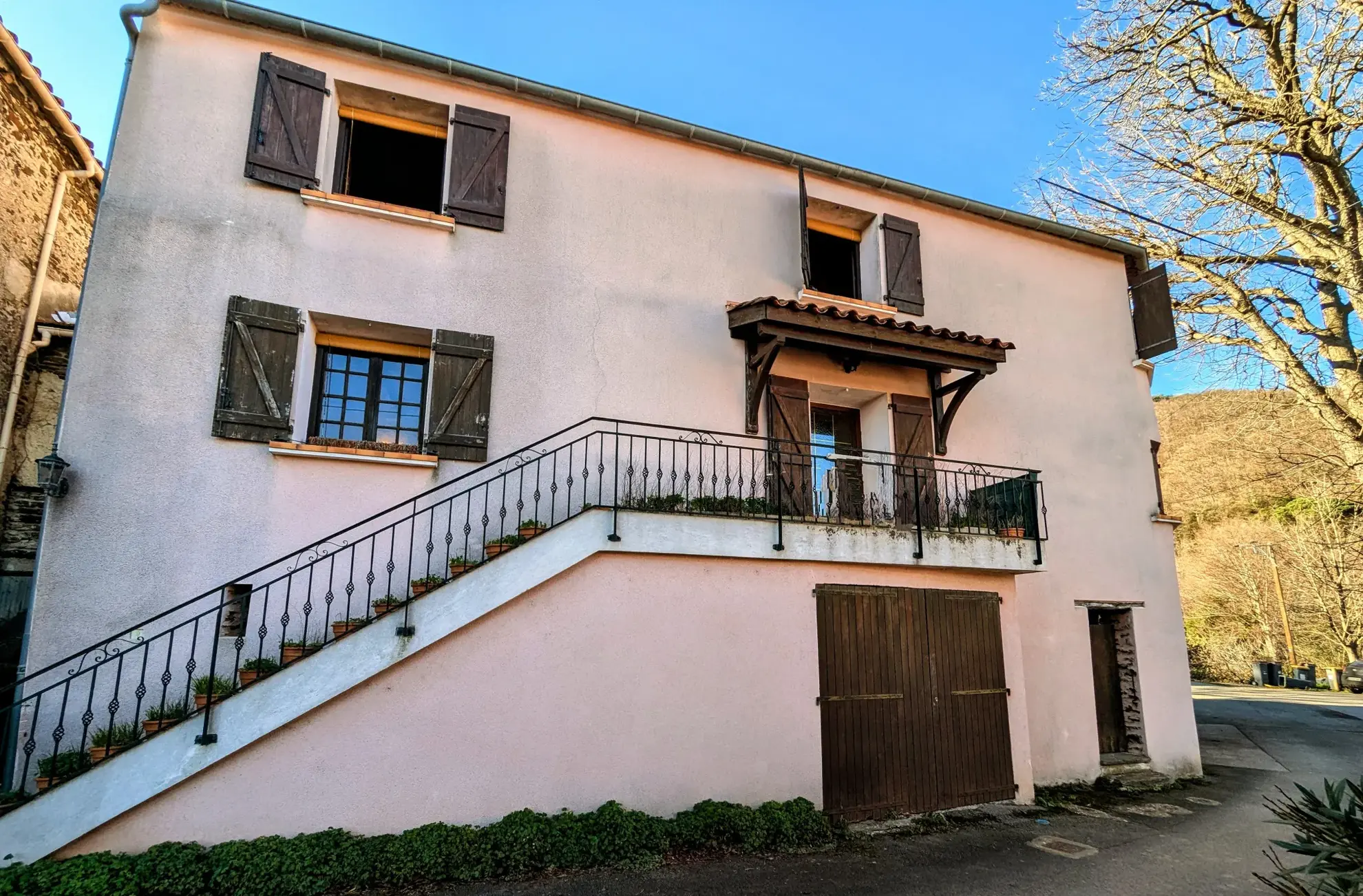 Belle maison de village avec terrain à Villecelle, proche Lamalou-les-Bains 