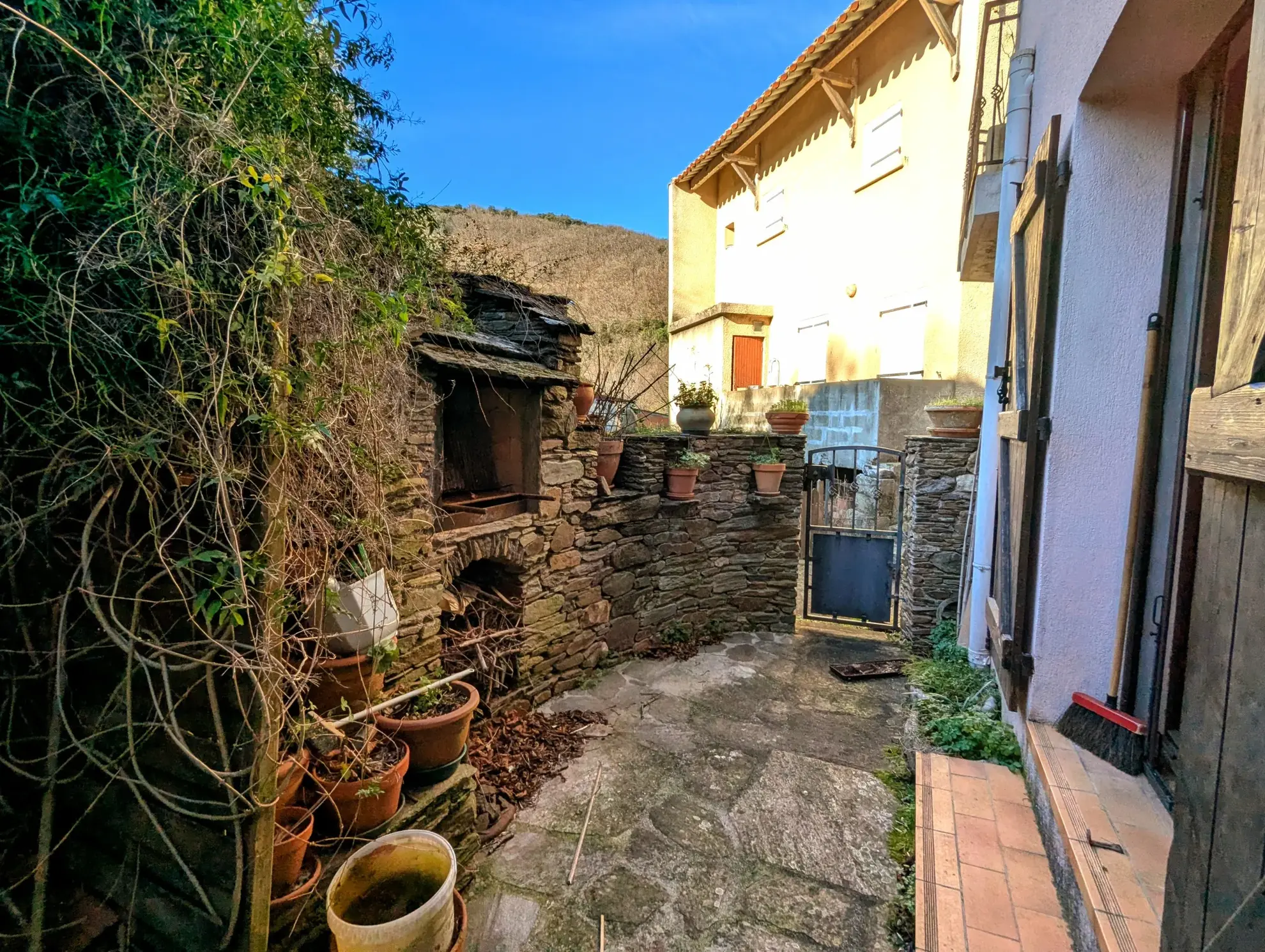 Belle maison de village avec terrain à Villecelle, proche Lamalou-les-Bains 