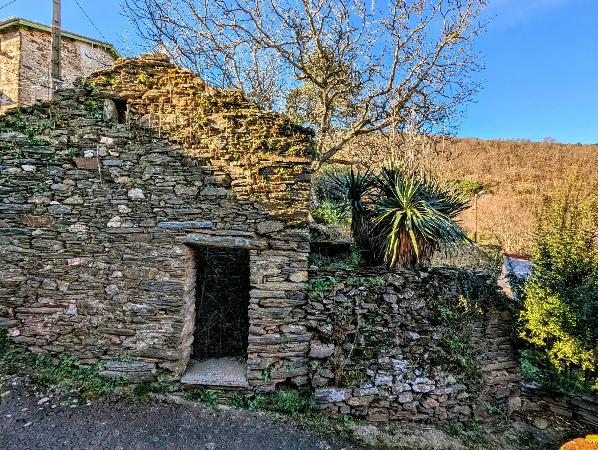 Belle maison de village avec terrain à Villecelle, proche Lamalou-les-Bains 