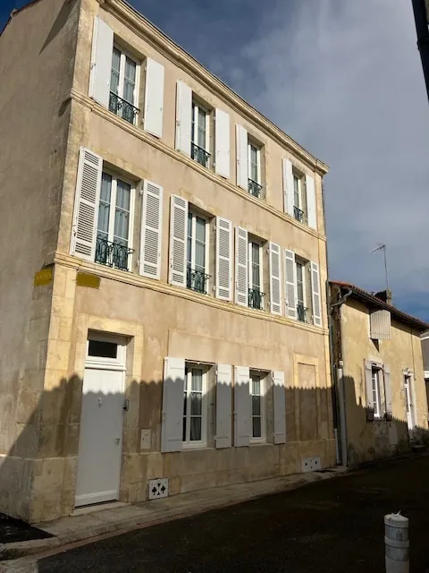 Maison spacieuse de 170m² avec 5 chambres à Saint Jean d'Angely 