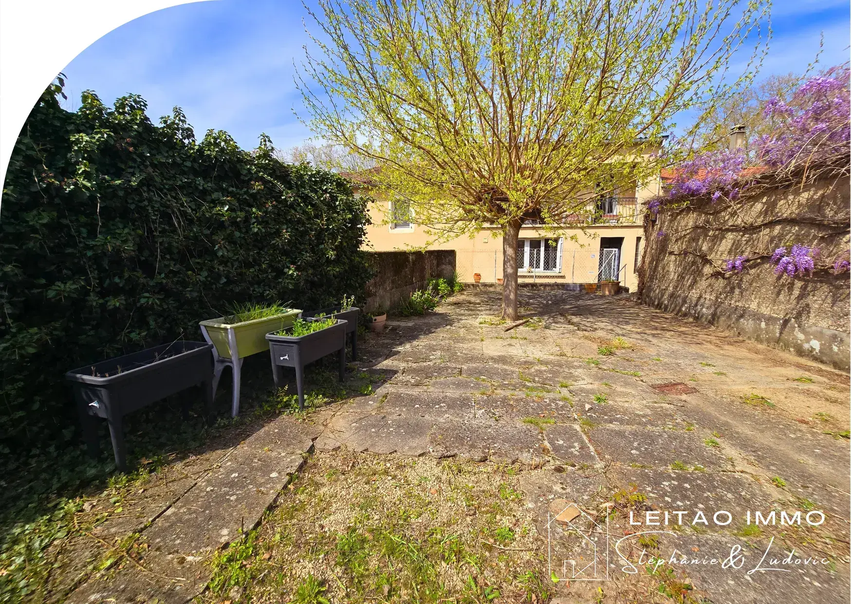 Maison de village à vendre à Castres avec terrain et grand potentiel 