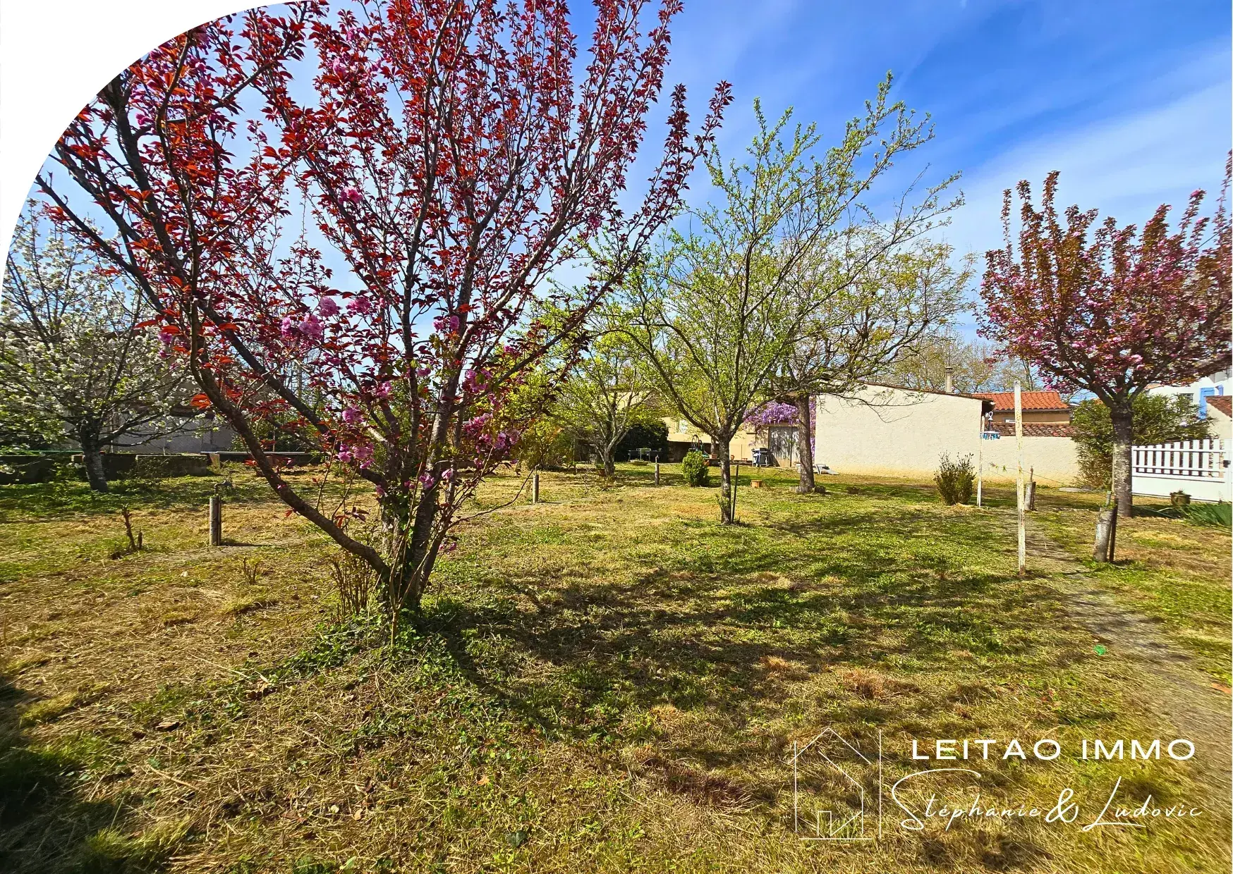 Maison de village à vendre à Castres avec terrain et grand potentiel 