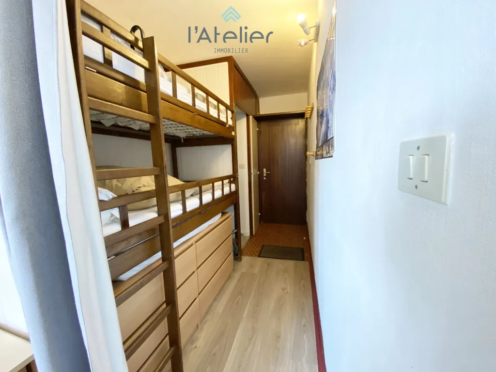 Studio à Saint Lary Soulan avec vue sur la vallée d'Aure, idéal pour séjours montagnards et activités été/hiver 