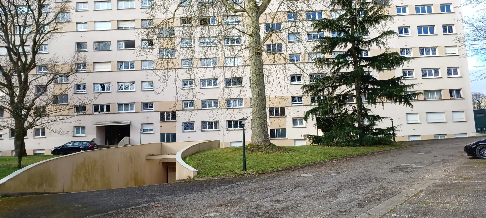 Studette à rénover à Chatillon – Idéal investissement ou étudiant 