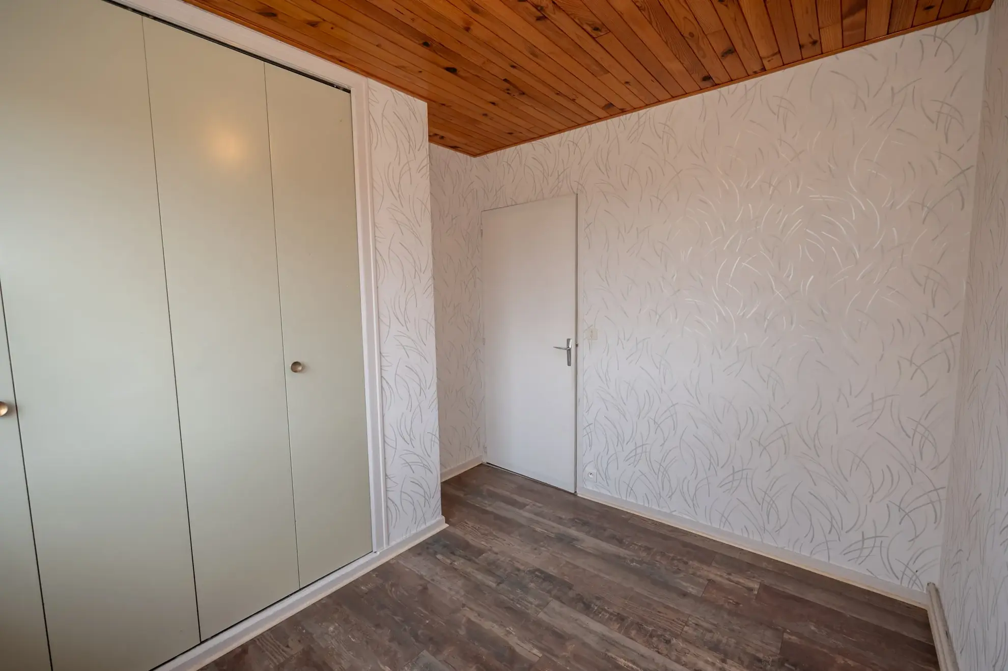 Maison individuelle avec 6 pièces à Courvieres, secteur calme, à rafraîchir 