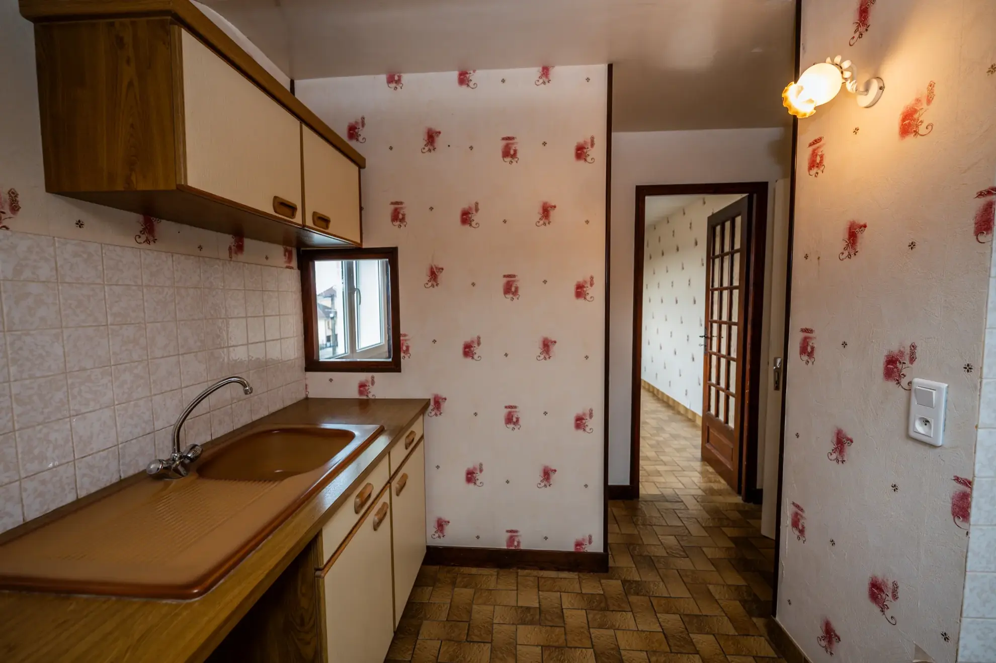 Maison individuelle avec 6 pièces à Courvieres, secteur calme, à rafraîchir 