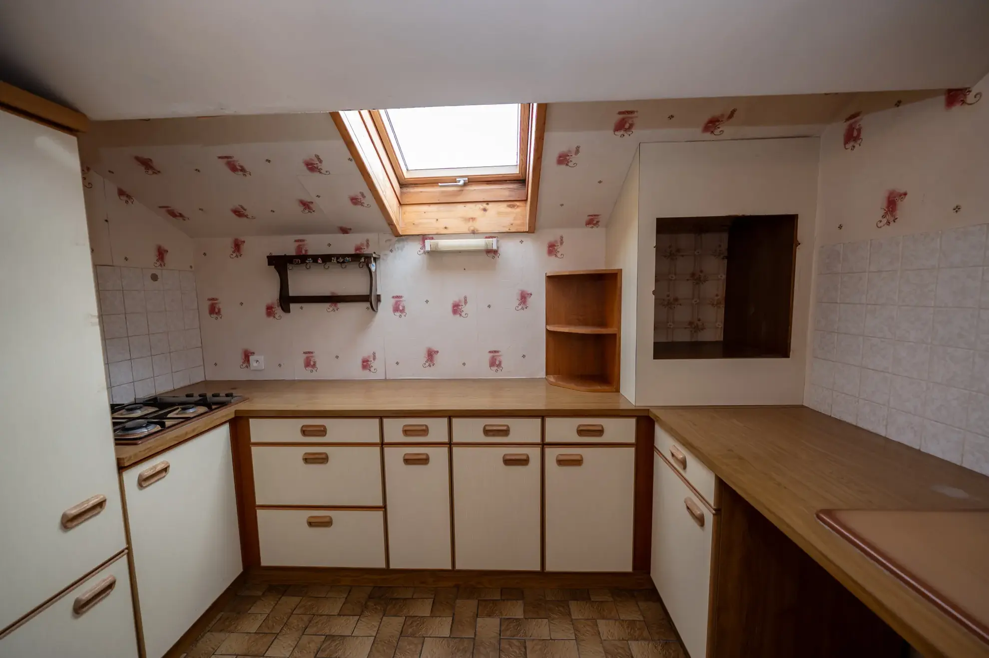 Maison individuelle avec 6 pièces à Courvieres, secteur calme, à rafraîchir 