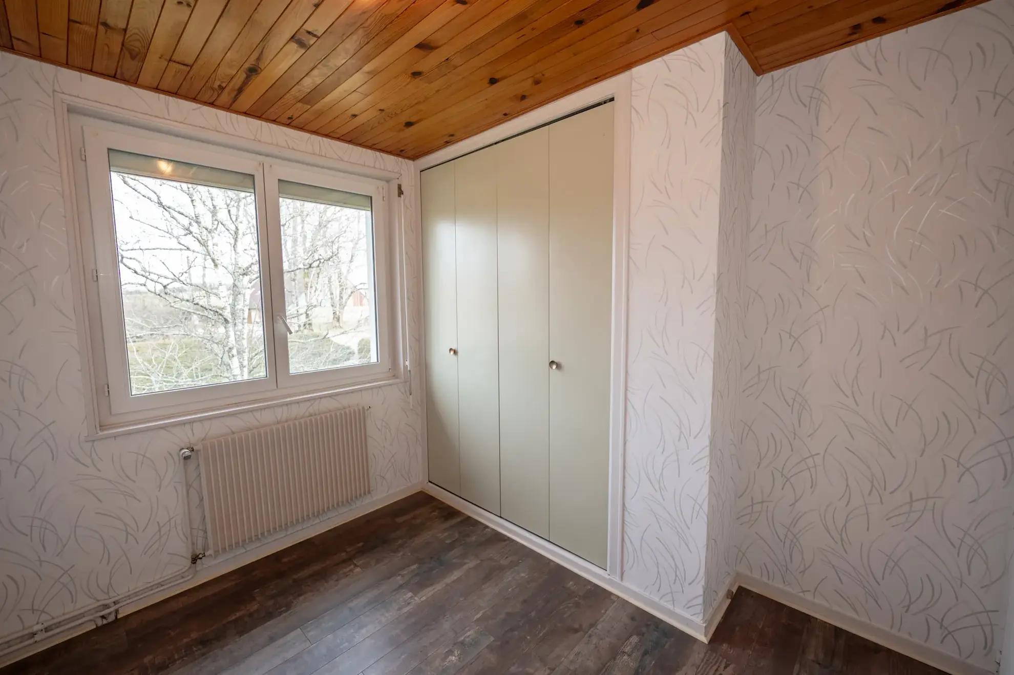 Maison individuelle avec 6 pièces à Courvieres, secteur calme, à rafraîchir 