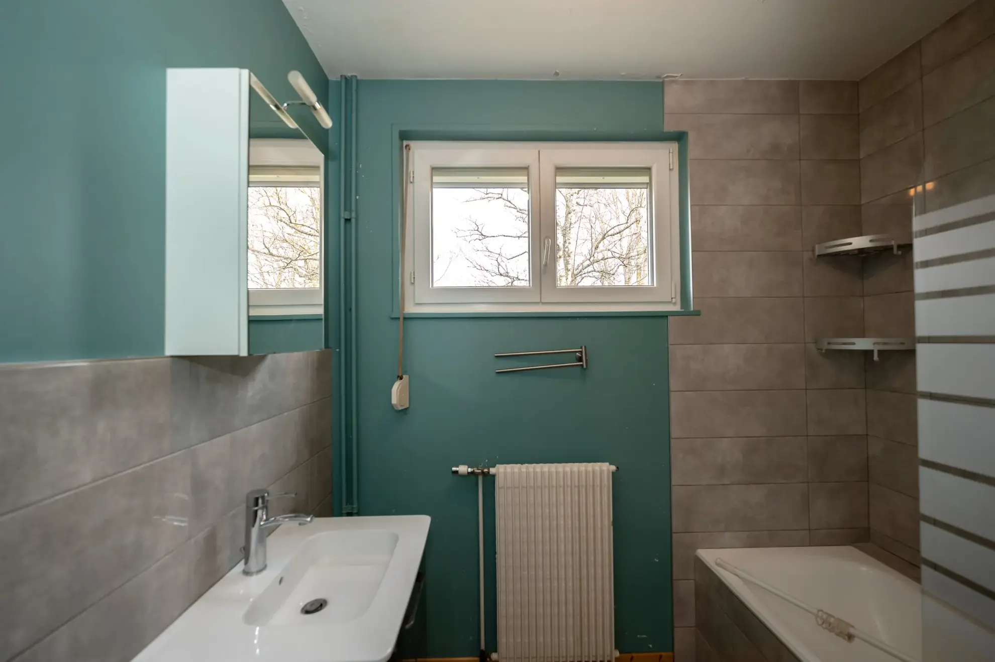 Maison individuelle avec 6 pièces à Courvieres, secteur calme, à rafraîchir 