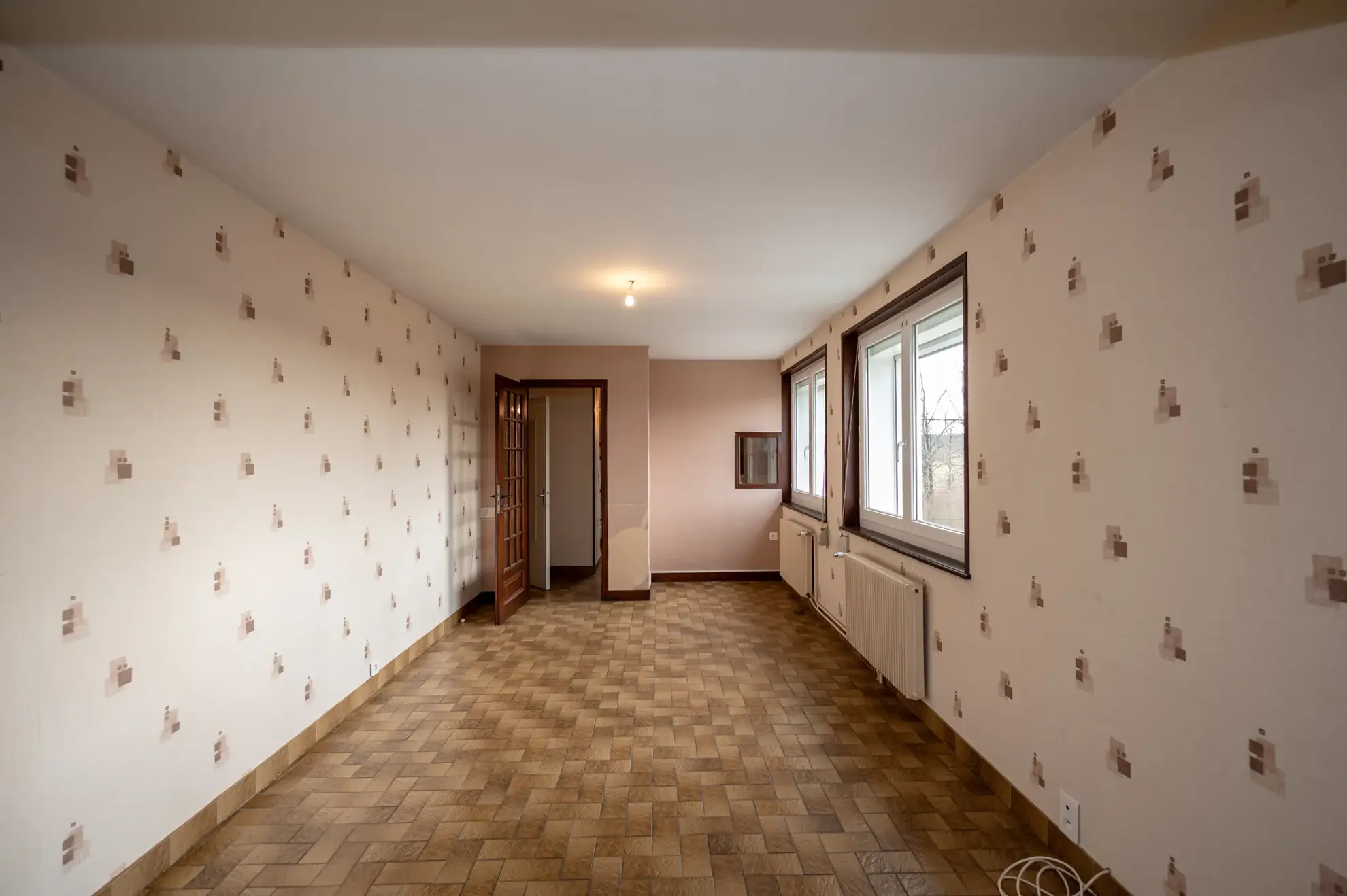 Maison individuelle avec 6 pièces à Courvieres, secteur calme, à rafraîchir 