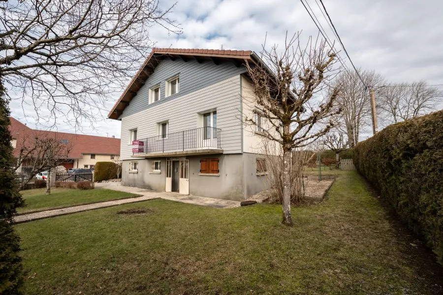 Maison individuelle avec 6 pièces à Courvieres, secteur calme, à rafraîchir 