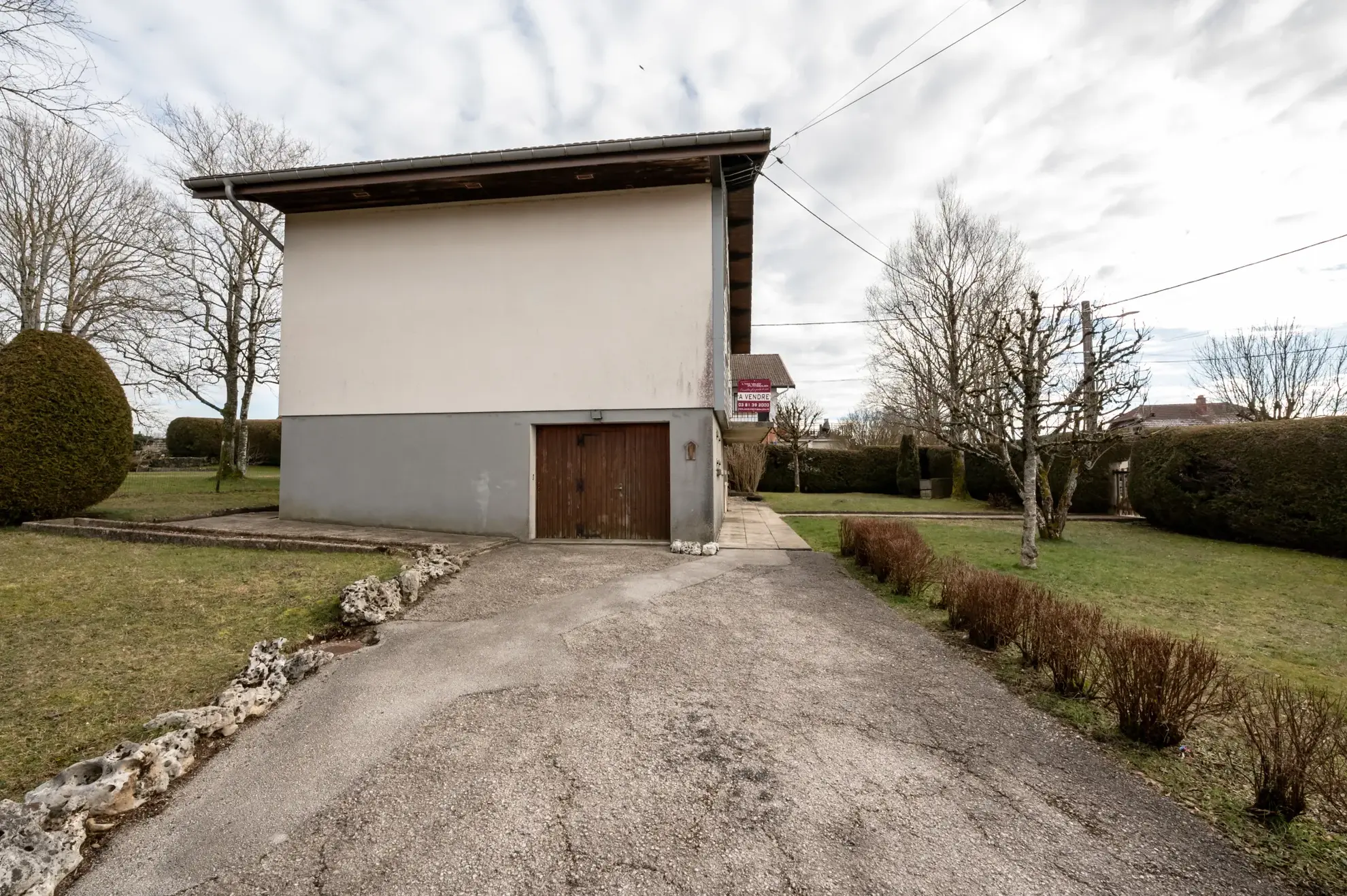 Maison individuelle avec 6 pièces à Courvieres, secteur calme, à rafraîchir 