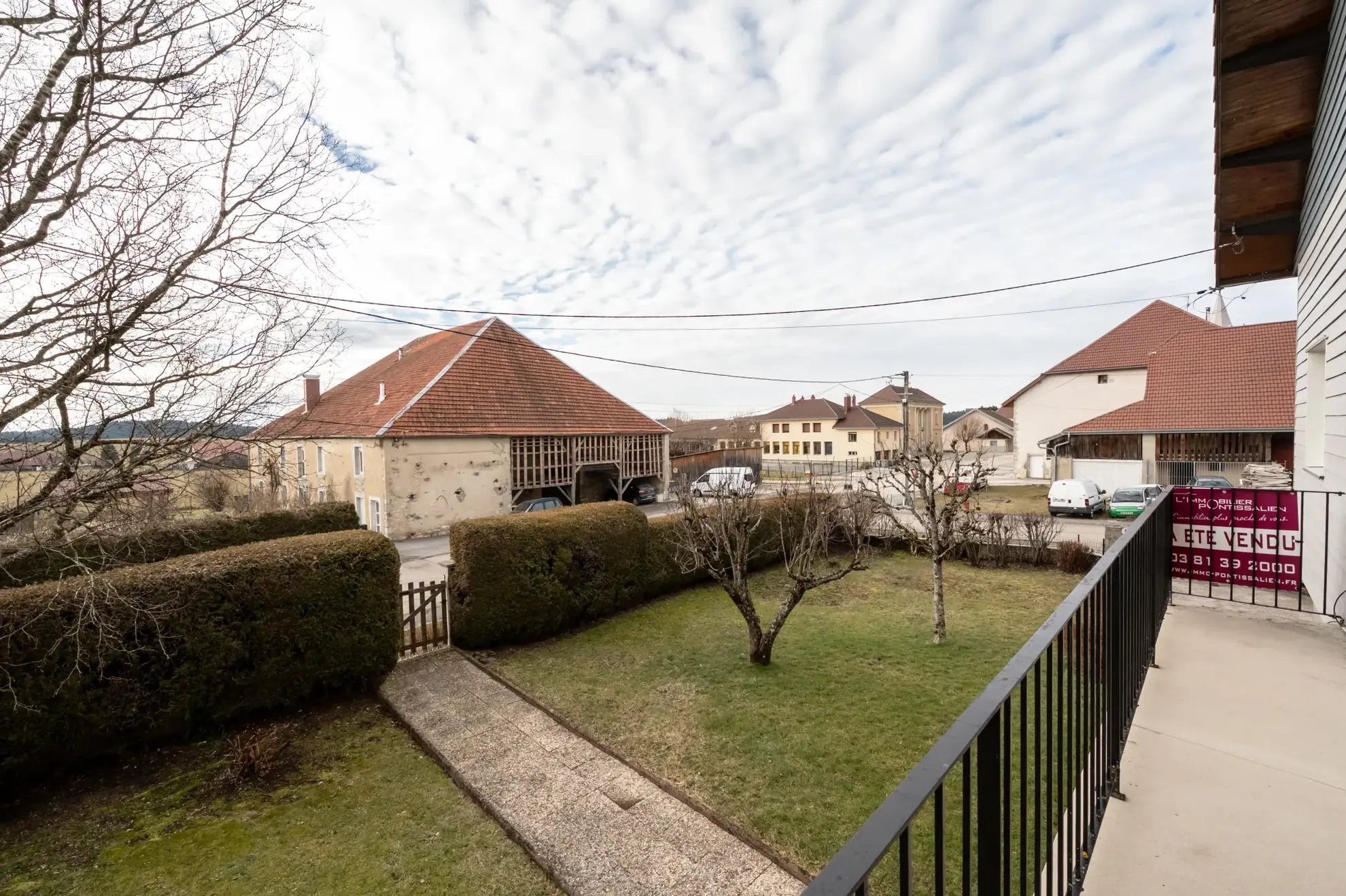 Maison individuelle avec 6 pièces à Courvieres, secteur calme, à rafraîchir 