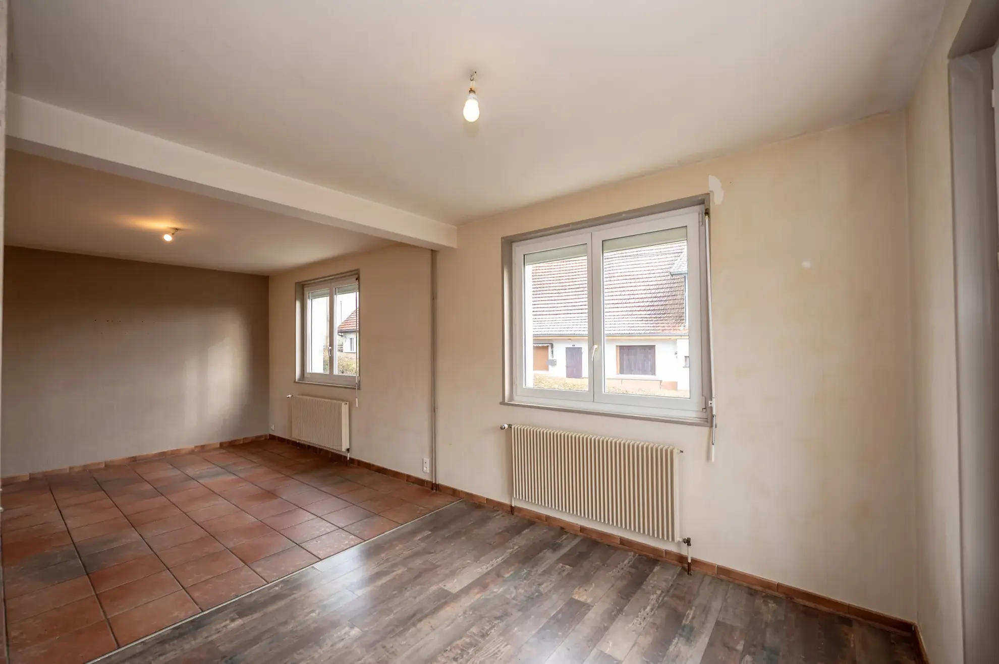 Maison individuelle avec 6 pièces à Courvieres, secteur calme, à rafraîchir 