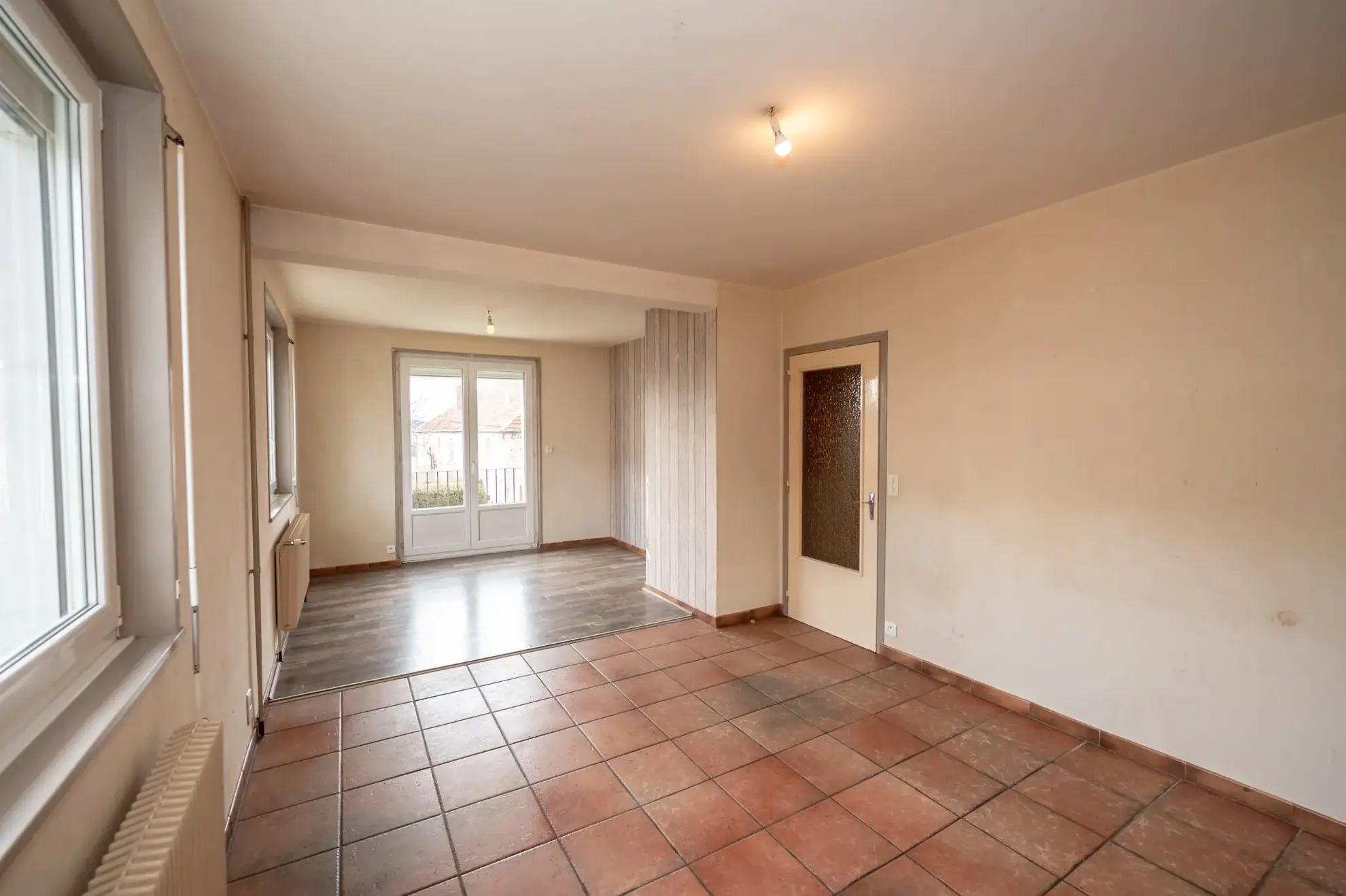 Maison individuelle avec 6 pièces à Courvieres, secteur calme, à rafraîchir 