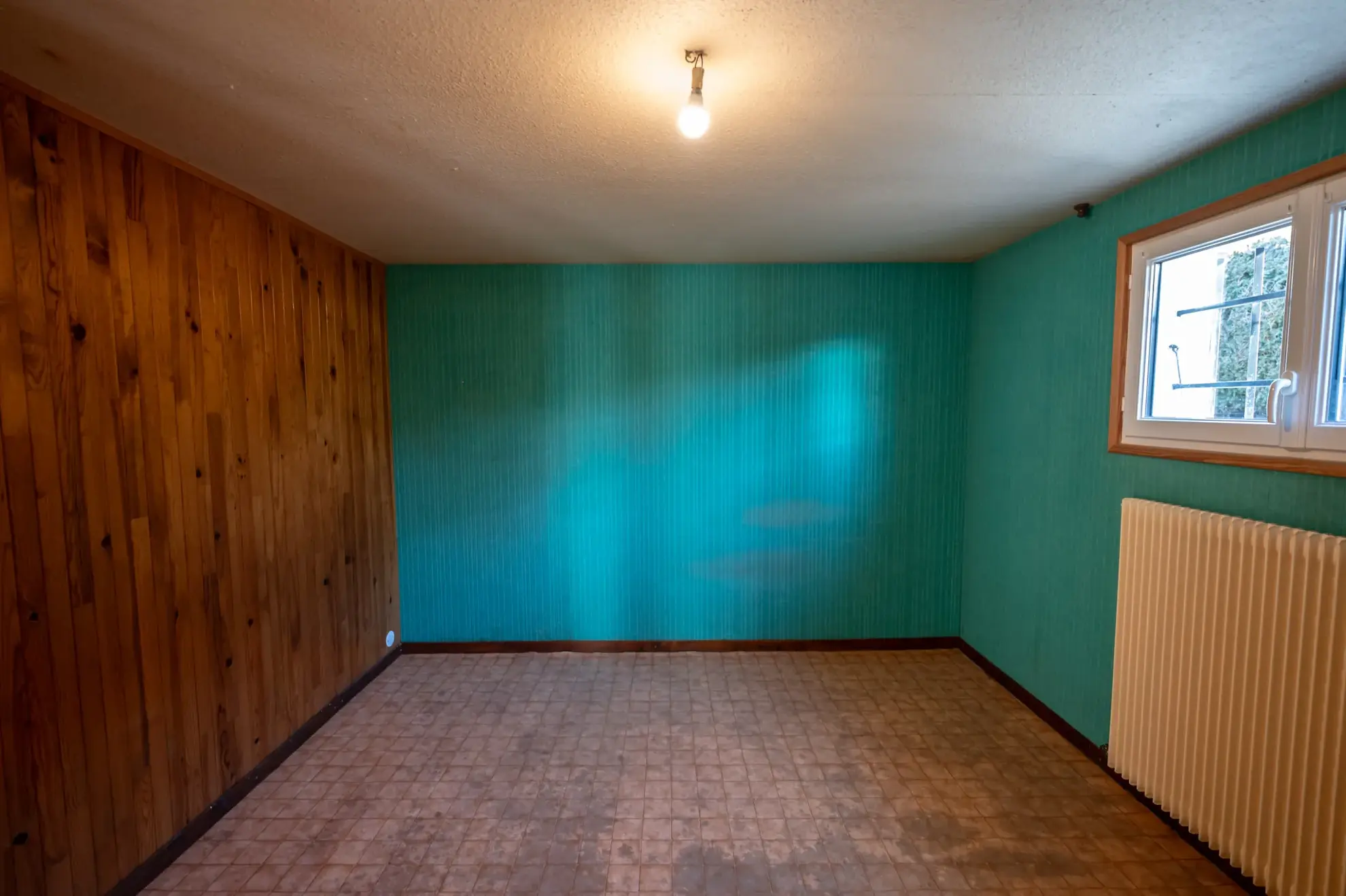 Maison individuelle avec 6 pièces à Courvieres, secteur calme, à rafraîchir 