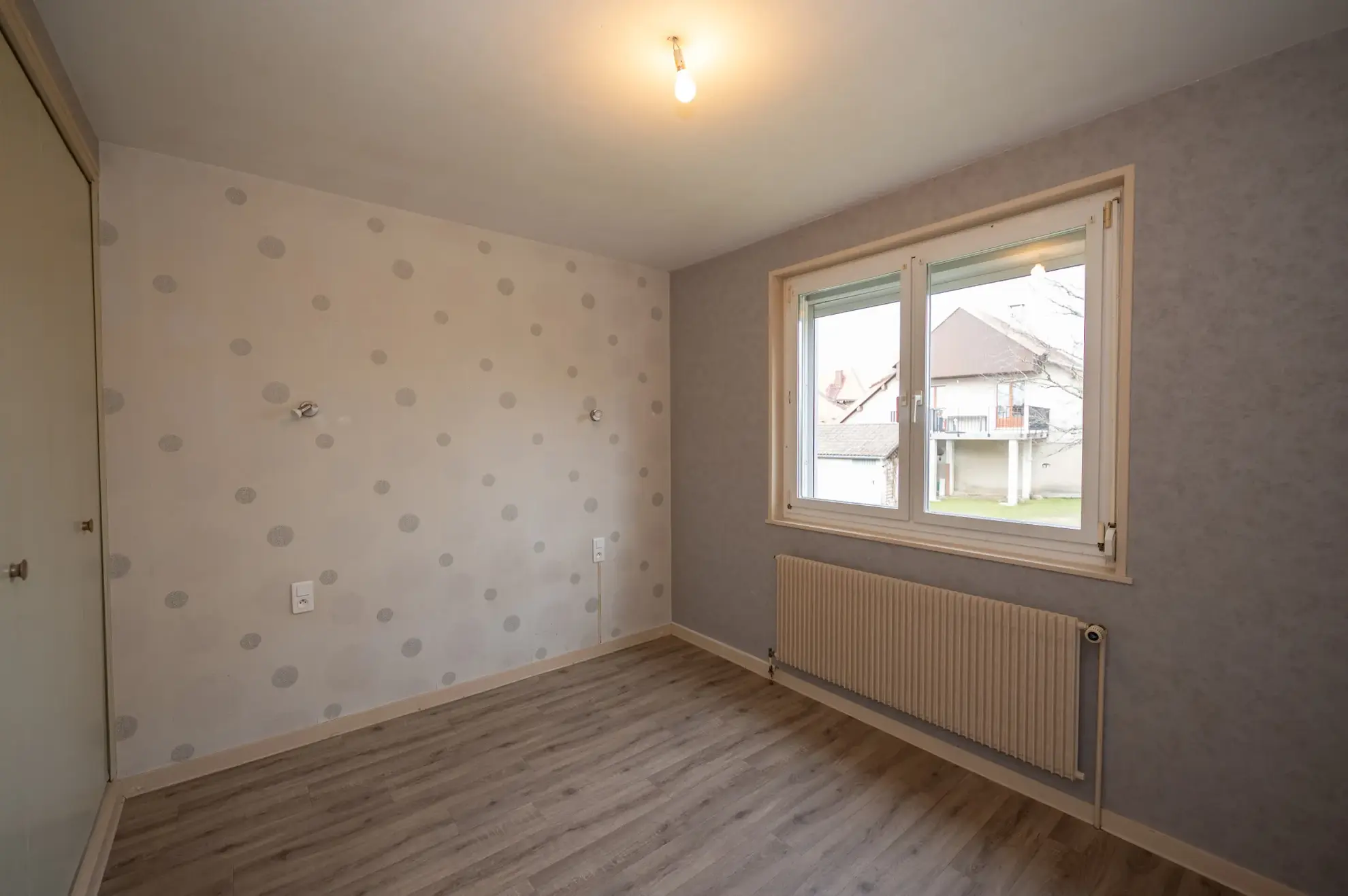 Maison individuelle avec 6 pièces à Courvieres, secteur calme, à rafraîchir 