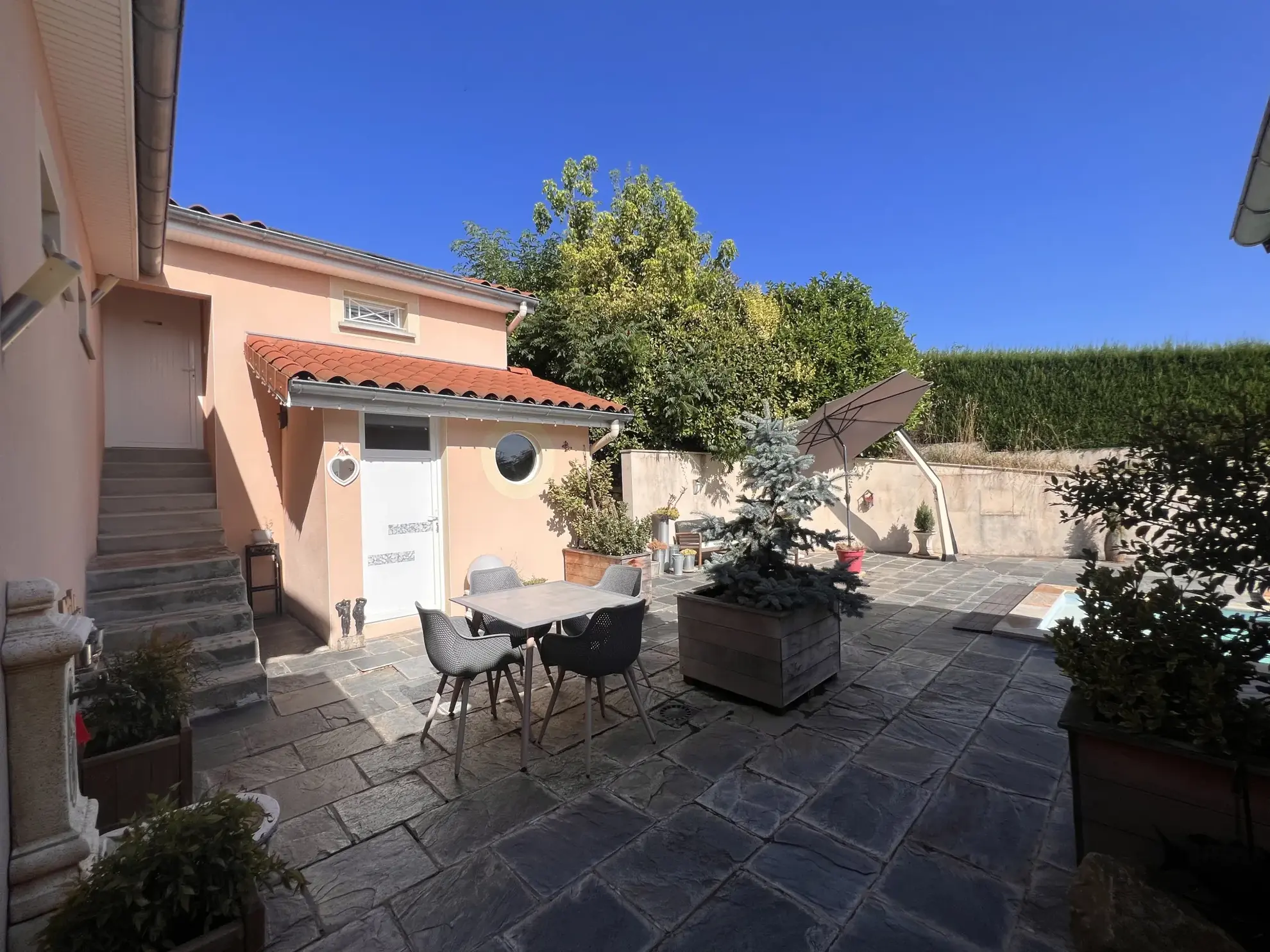 Villa 4 pièces avec piscine, dépendances et garage à Fontanes 