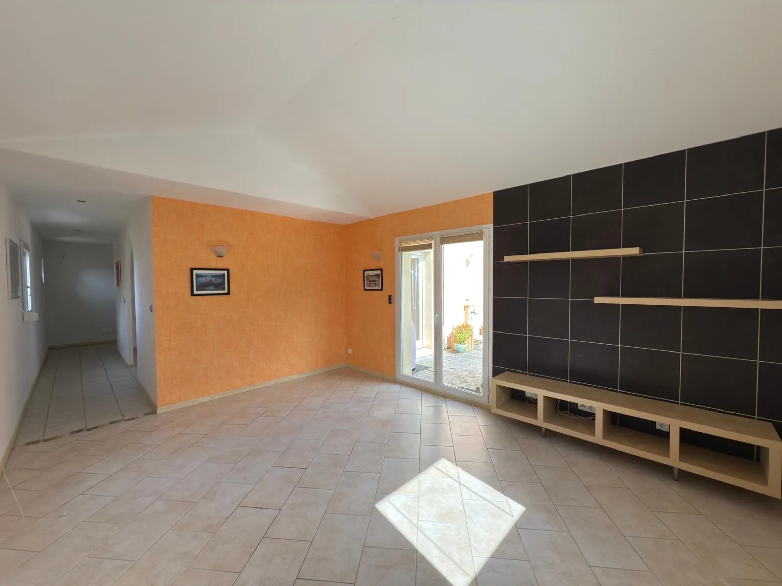 Villa 4 pièces avec piscine, dépendances et garage à Fontanes 