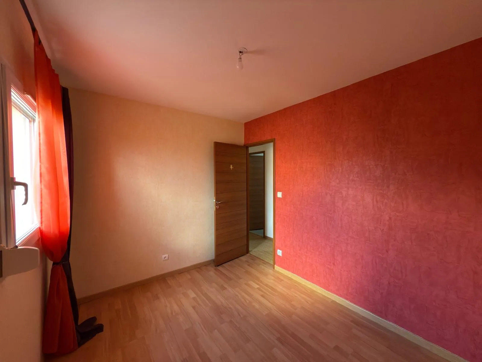 Villa 4 pièces avec piscine, dépendances et garage à Fontanes 