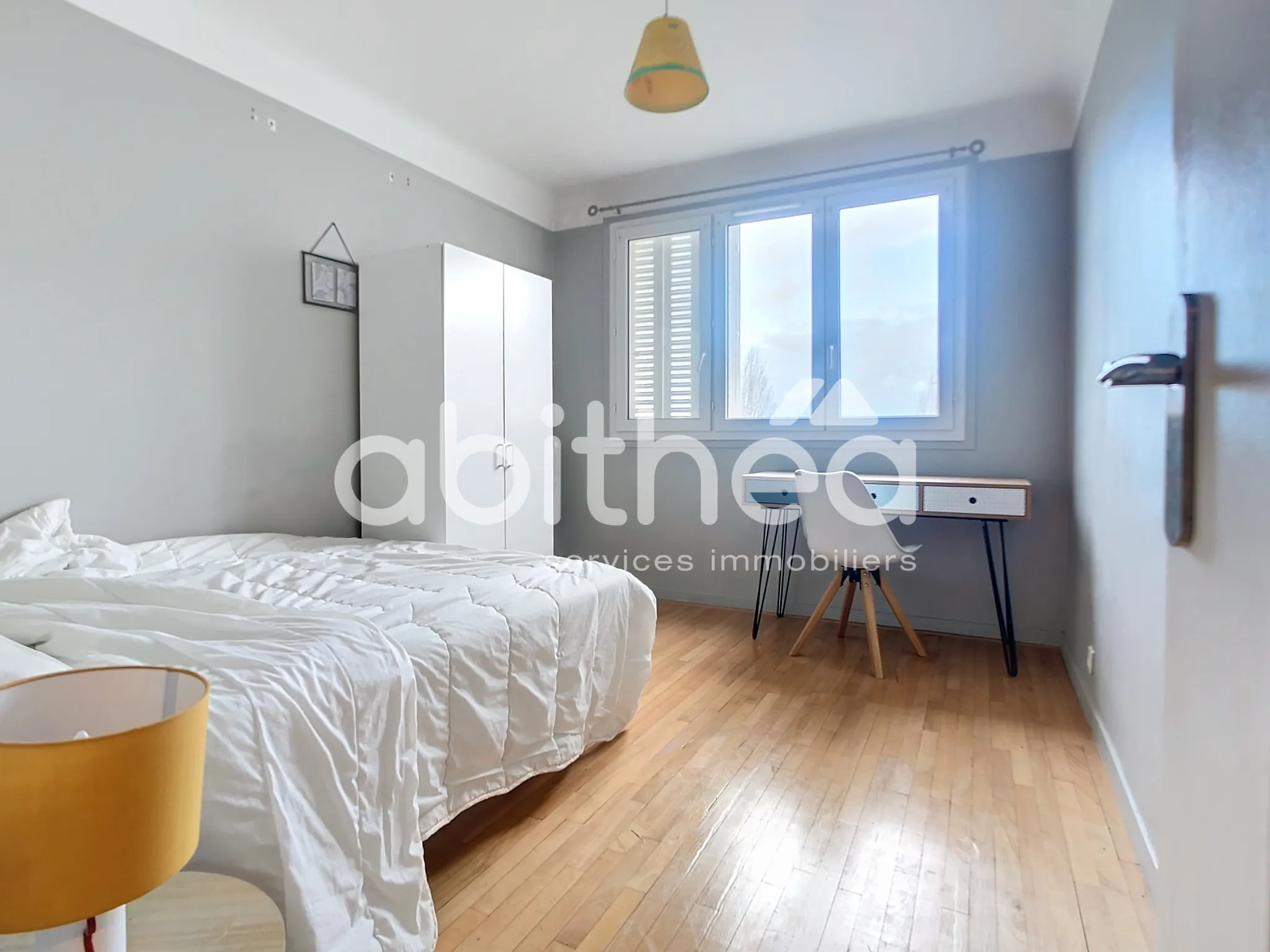 Appartement lumineux de 82 m² à Troyes avec 3 chambres, balcon et stationnement 