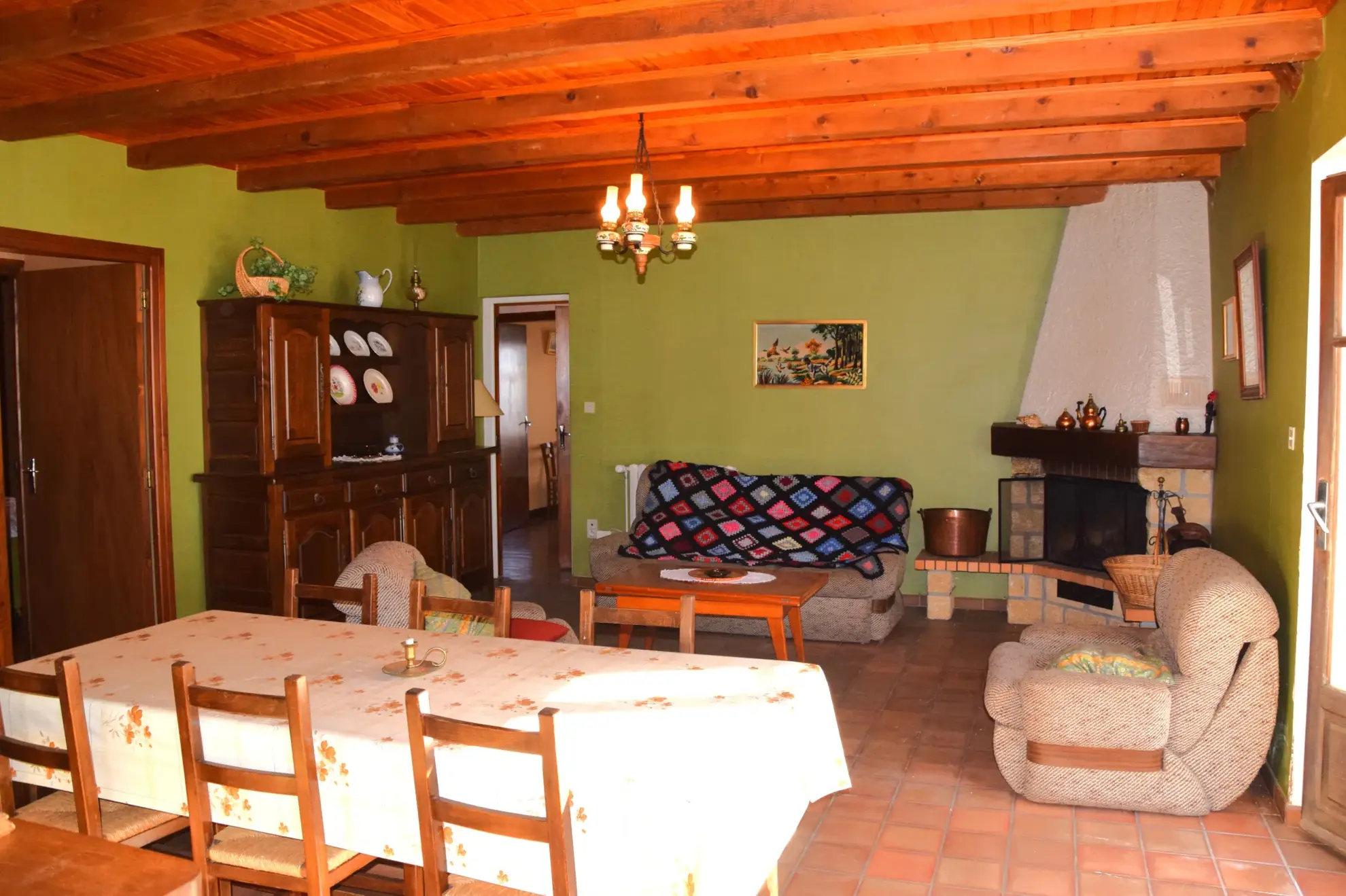 Maison de village à Issanlas avec appartements, garage et terrains - Opportunité à saisir 