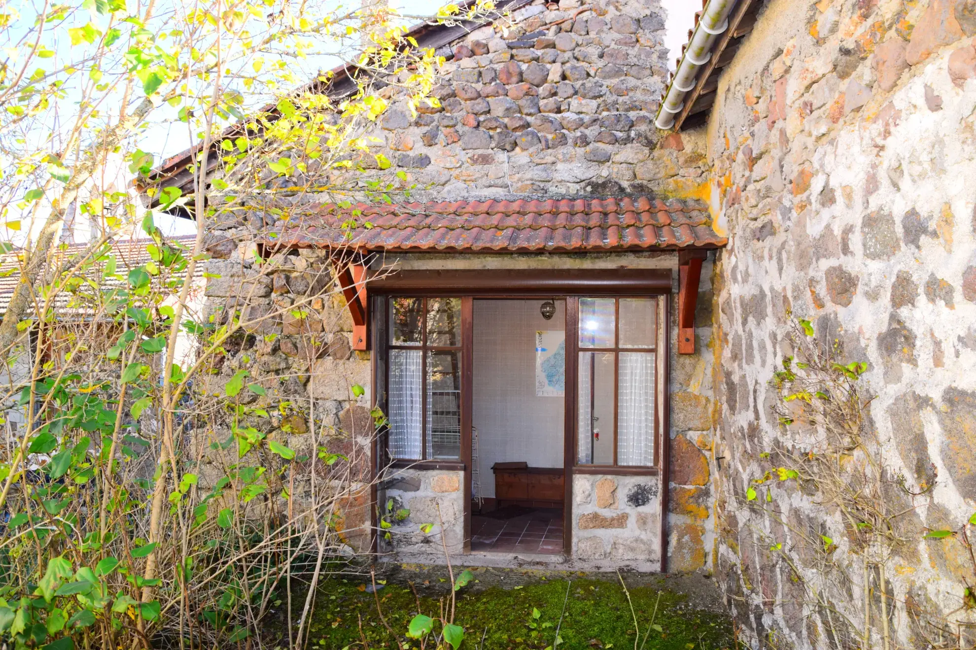 Maison de village à Issanlas avec appartements, garage et terrains - Opportunité à saisir 