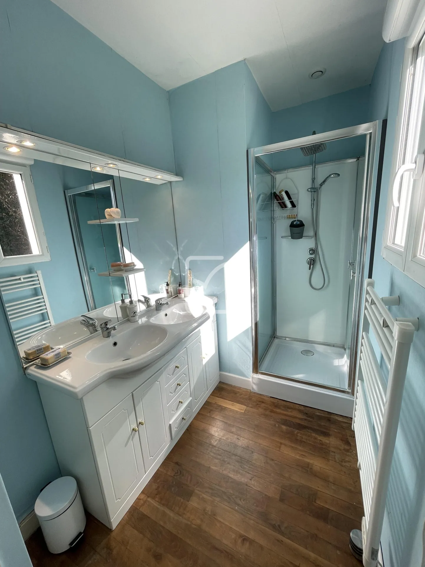 A saisir ensemble de 2 maisons rénovées avec vue à Chenailler Mascheix 