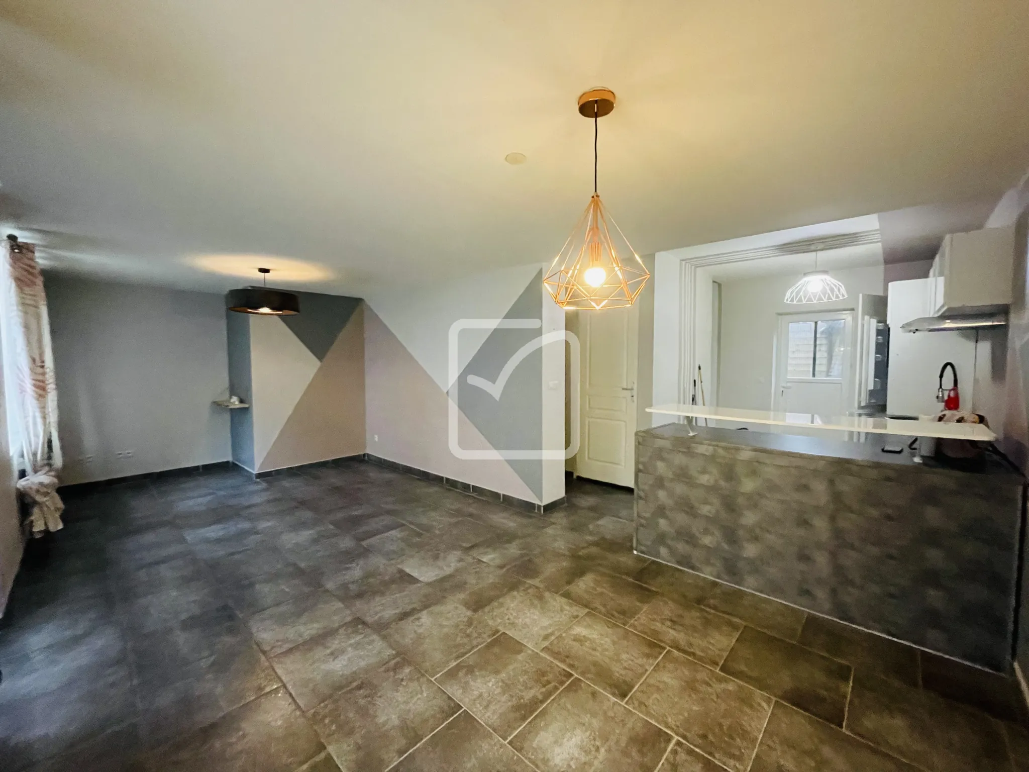 Maison mitoyenne rénovée de 62 m² à Hautmont en centre-ville