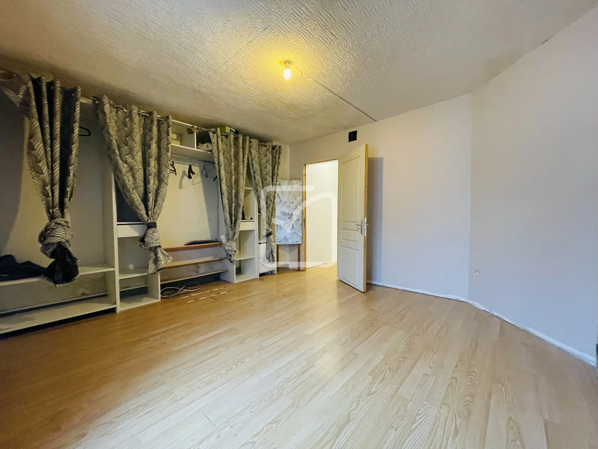 Maison mitoyenne rénovée de 62 m² à Hautmont en centre-ville 