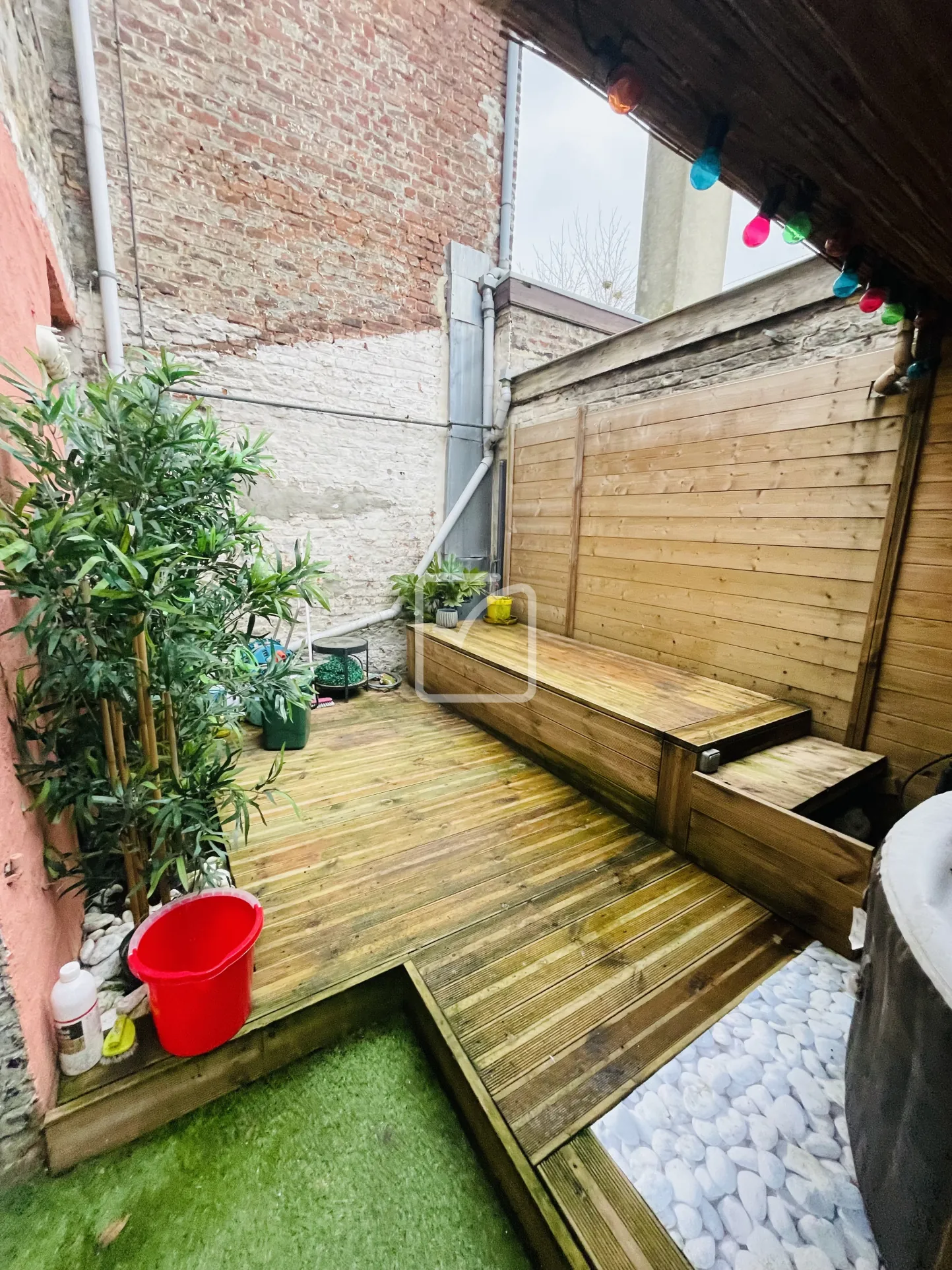 Maison mitoyenne rénovée de 62 m² à Hautmont en centre-ville 