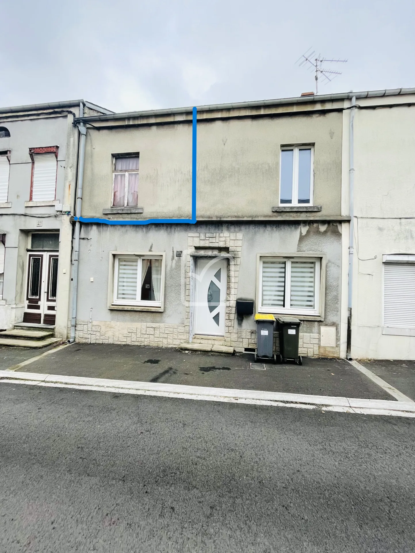 Maison mitoyenne rénovée de 62 m² à Hautmont en centre-ville 