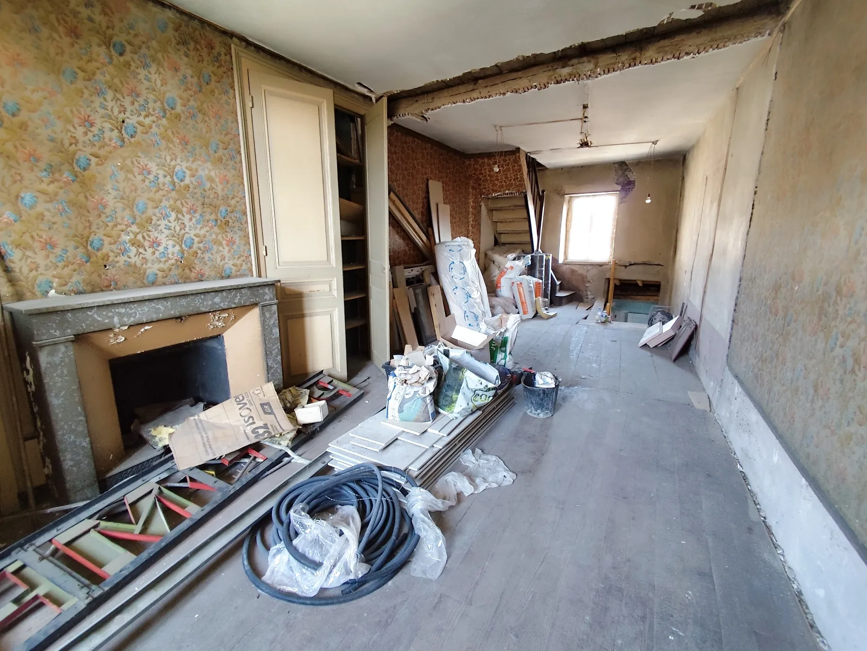 Plateaux bruts à aménager pour investissement à Belley 01300 