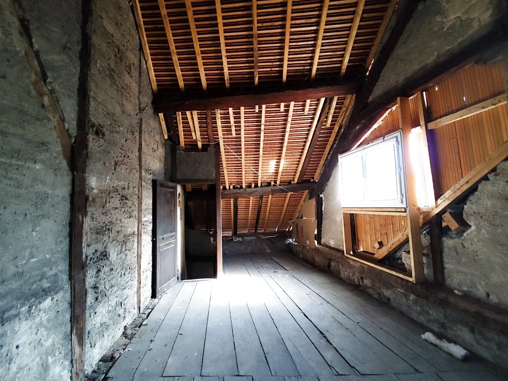 Plateaux bruts à aménager pour investissement à Belley 01300 