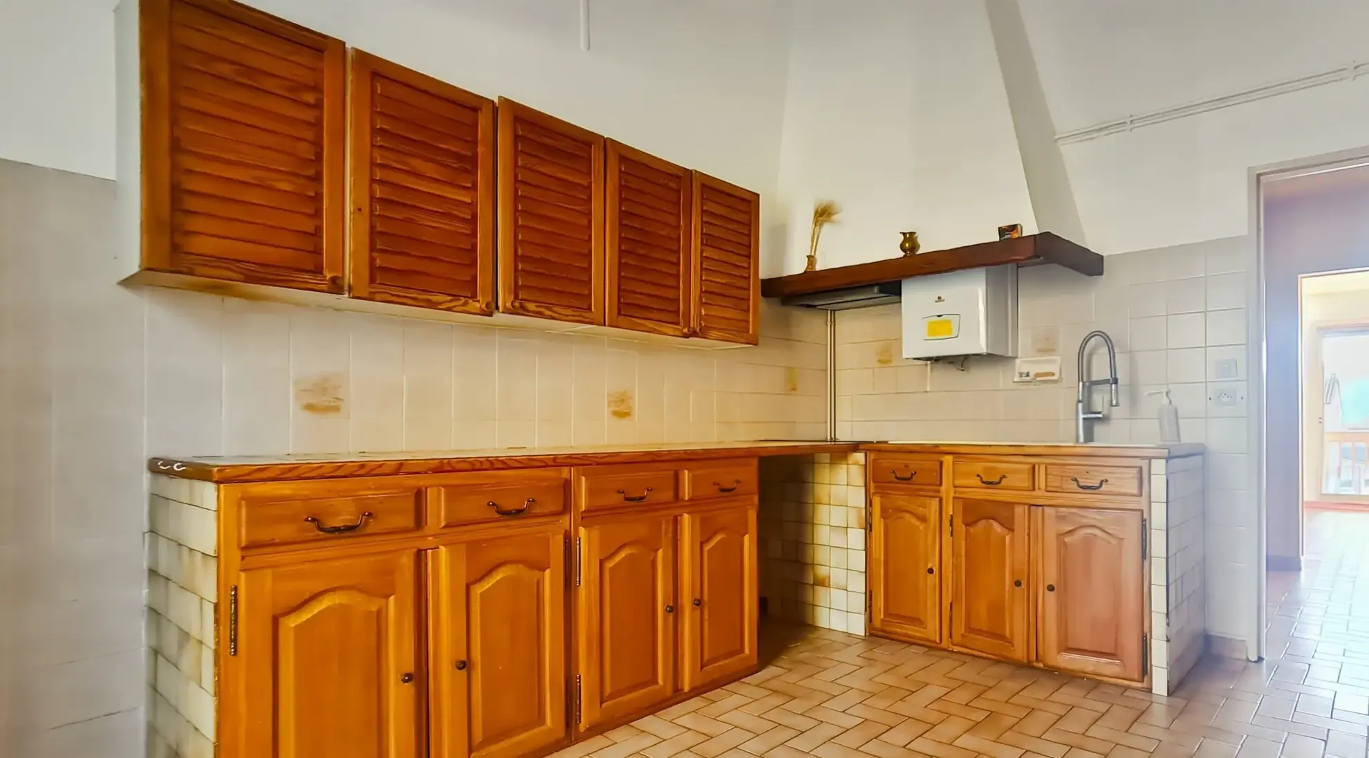 Belle maison à Narbonne avec 4 chambres, grand jardin et garage, proximité des commodités