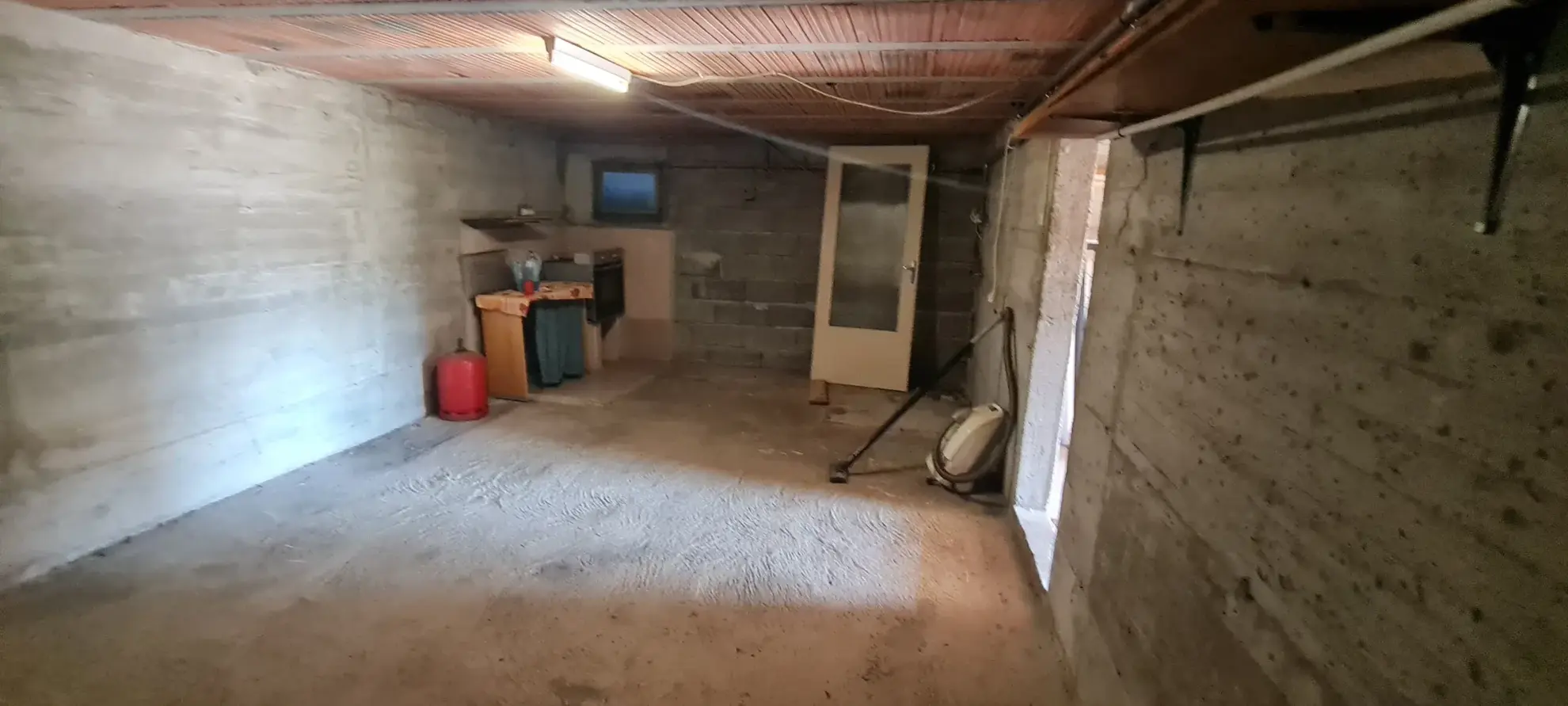 Belle maison à Narbonne avec 4 chambres, grand jardin et garage, proximité des commodités 