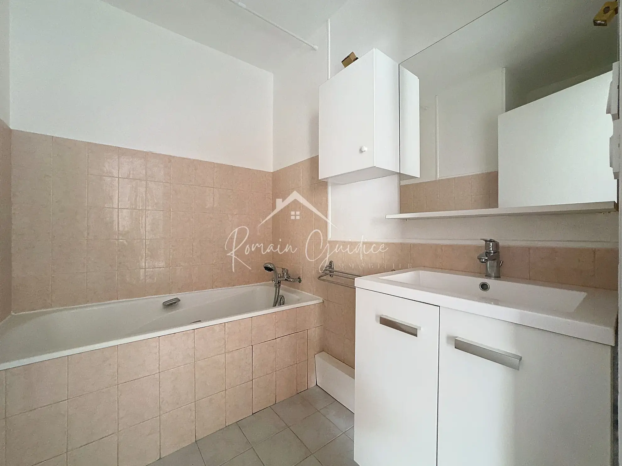 Appartement F2 de 38 m² avec terrasse à Saint-Affrique 