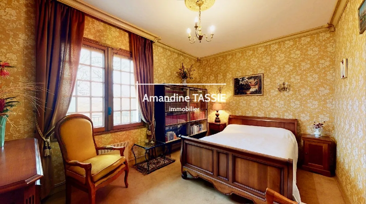 Grande maison familiale à La Cavalerie avec terrain arboré de 1545 m² 