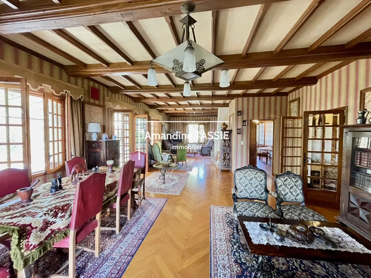 Grande maison familiale à La Cavalerie avec terrain arboré de 1545 m² 