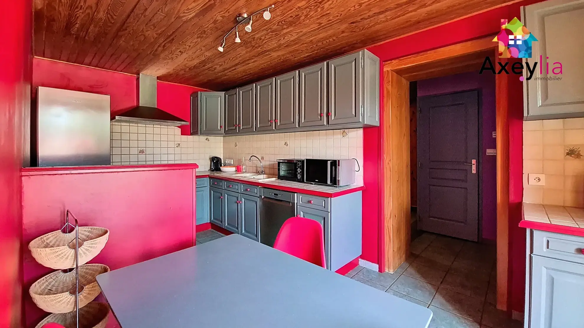 Maison 3 chambres avec grand terrain à Matour, secteur calme et vue dégagée 