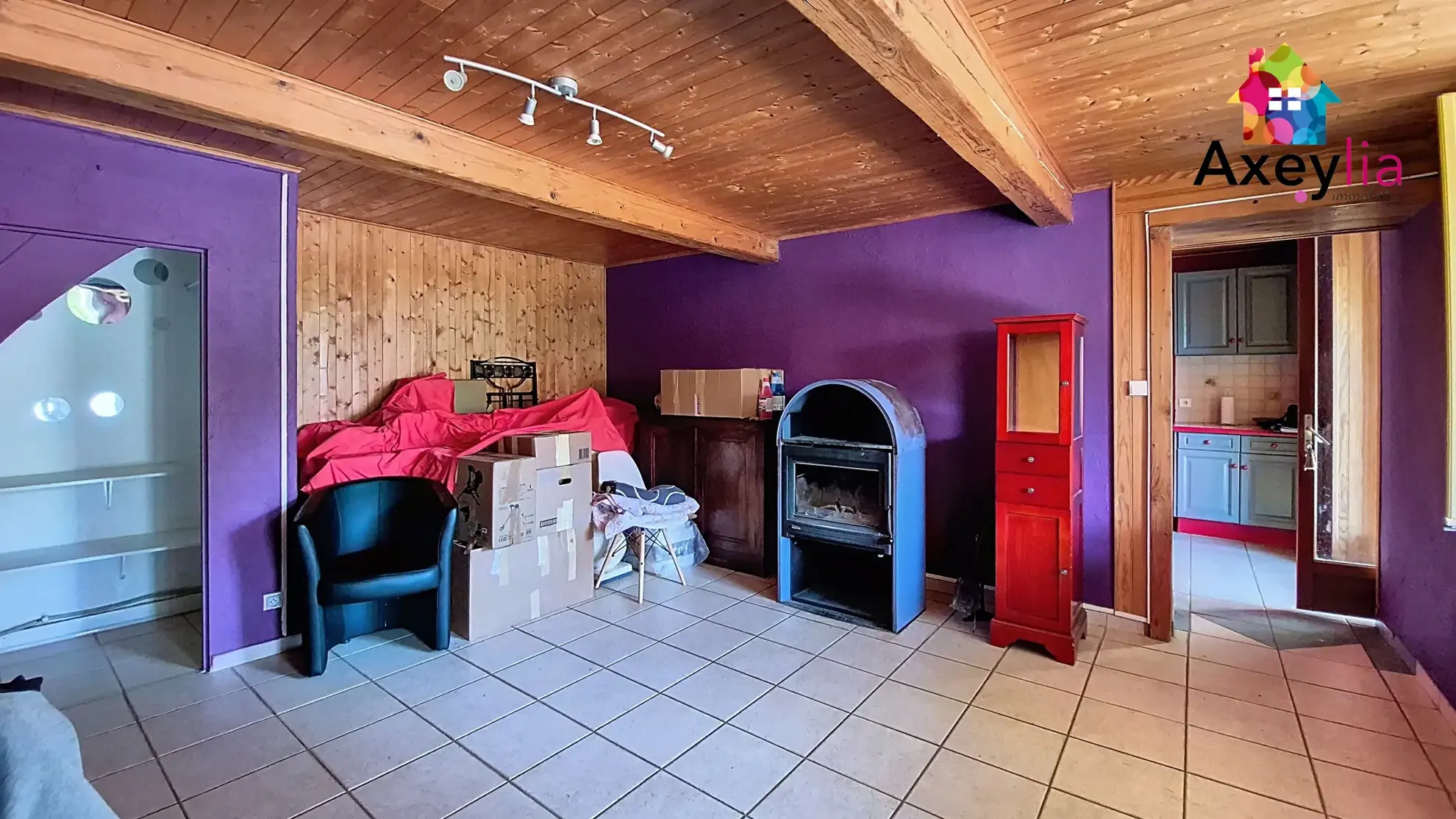 Maison 3 chambres avec grand terrain à Matour, secteur calme et vue dégagée 