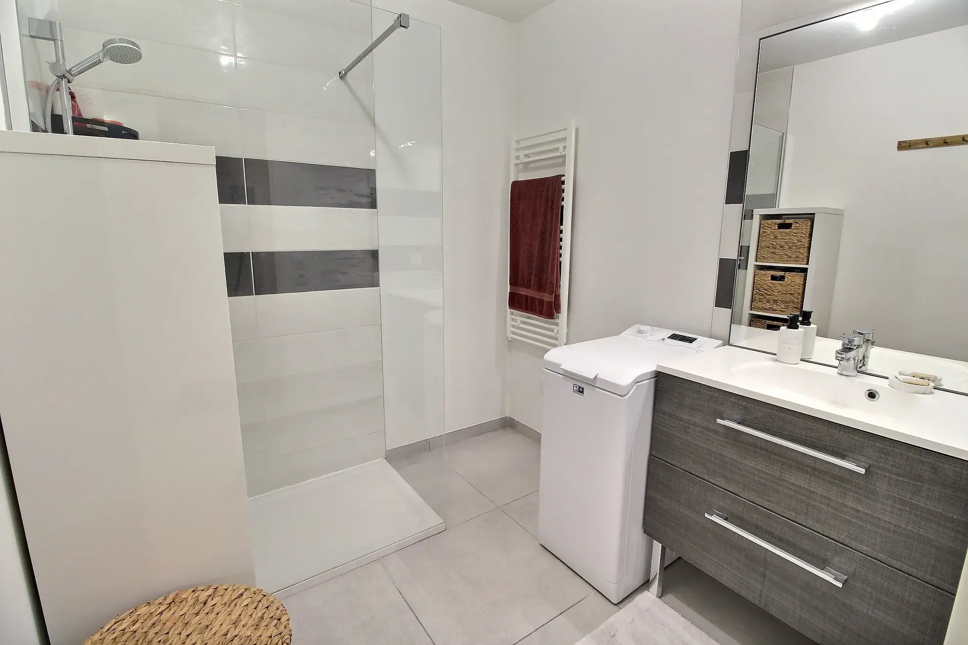 Appartement 3 pièces en rez-de-jardin à Saint-Laurent-de-Mure, proche commodités 