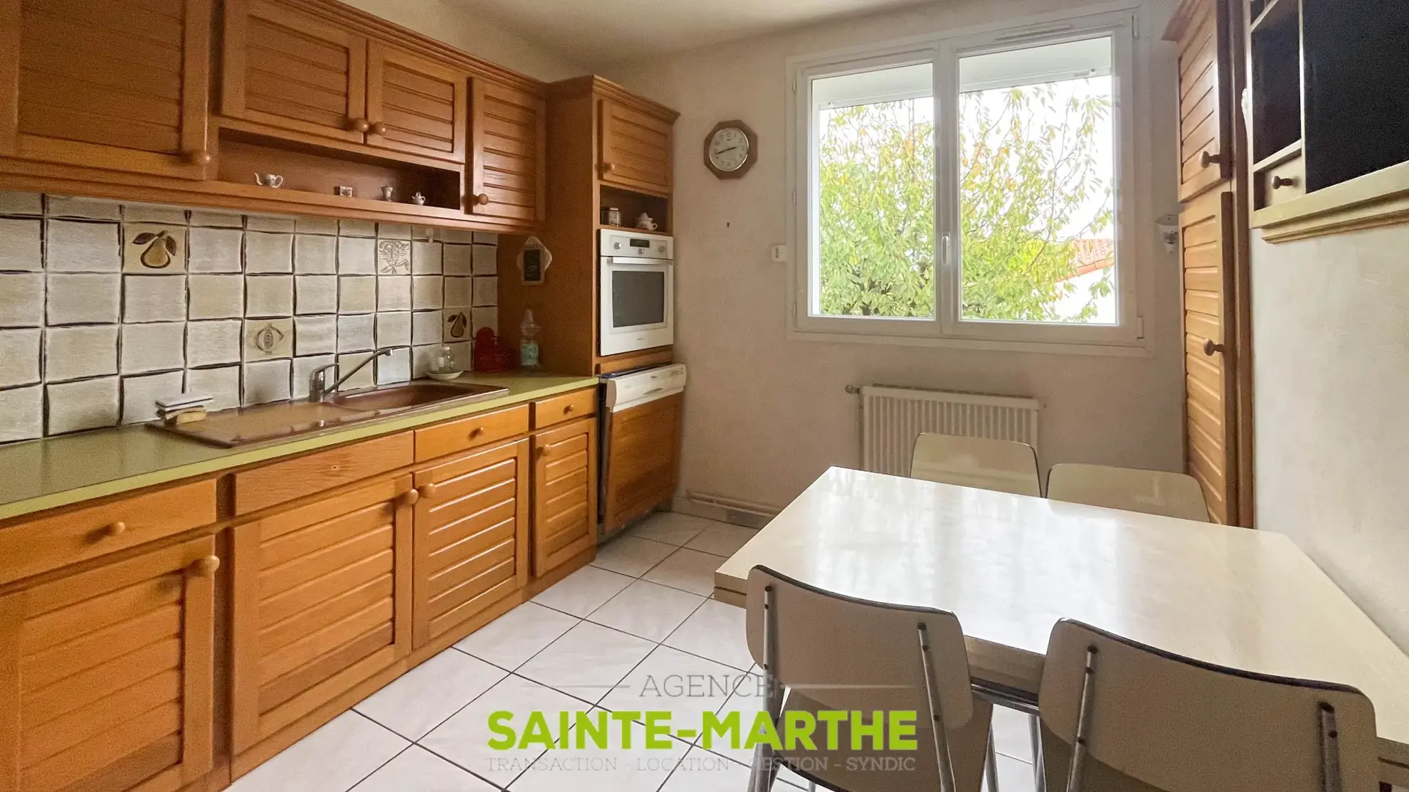 À vendre pavillon à Aiffres avec 4 chambres, garage et jardin clos 