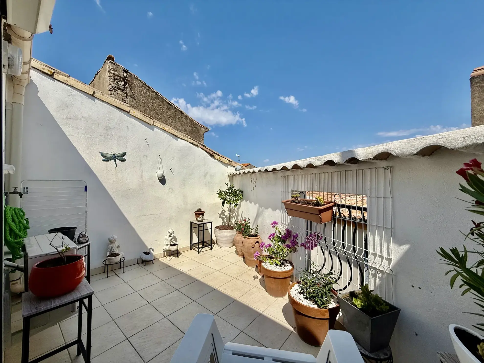 Maison rénovée avec terrasse et pierres apparentes à Alignan-du-Vent