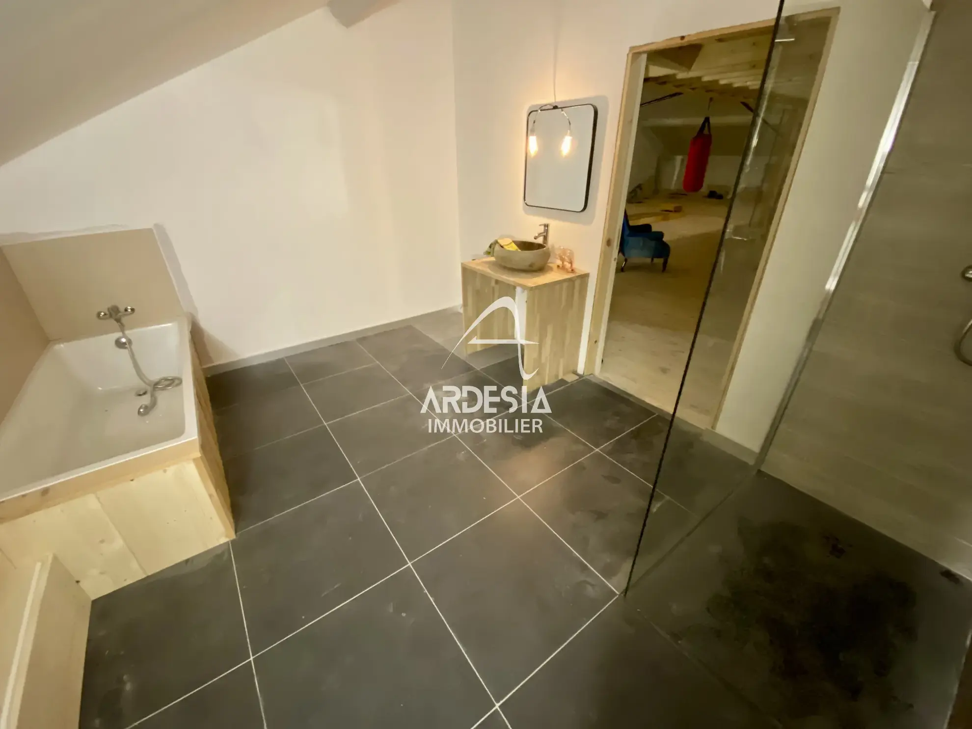 Loft à finir d'aménager à Saint Michel de Maurienne - Opportunité de rénovation rare 