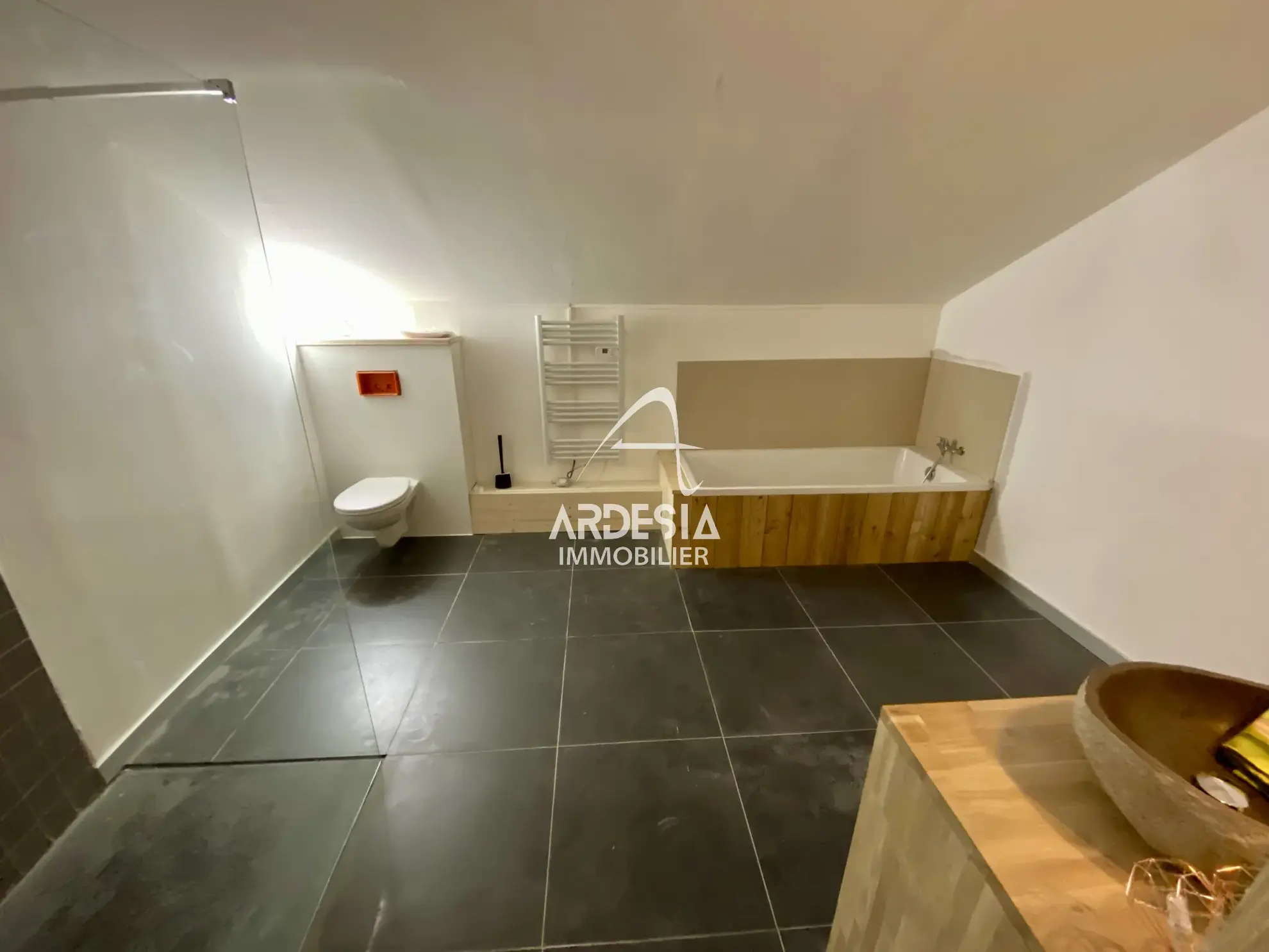 Loft à finir d'aménager à Saint Michel de Maurienne - Opportunité de rénovation rare 