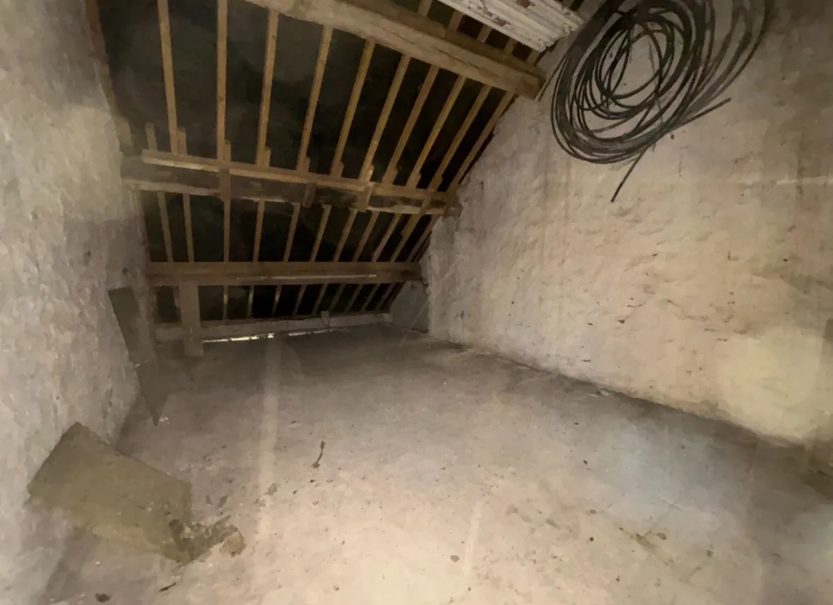 Grande grange à rénover de 200 m² à Rebais, potentiel d’aménagement illimité 