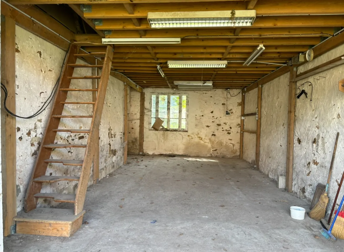 Grande grange à rénover de 200 m² à Rebais, potentiel d’aménagement illimité 