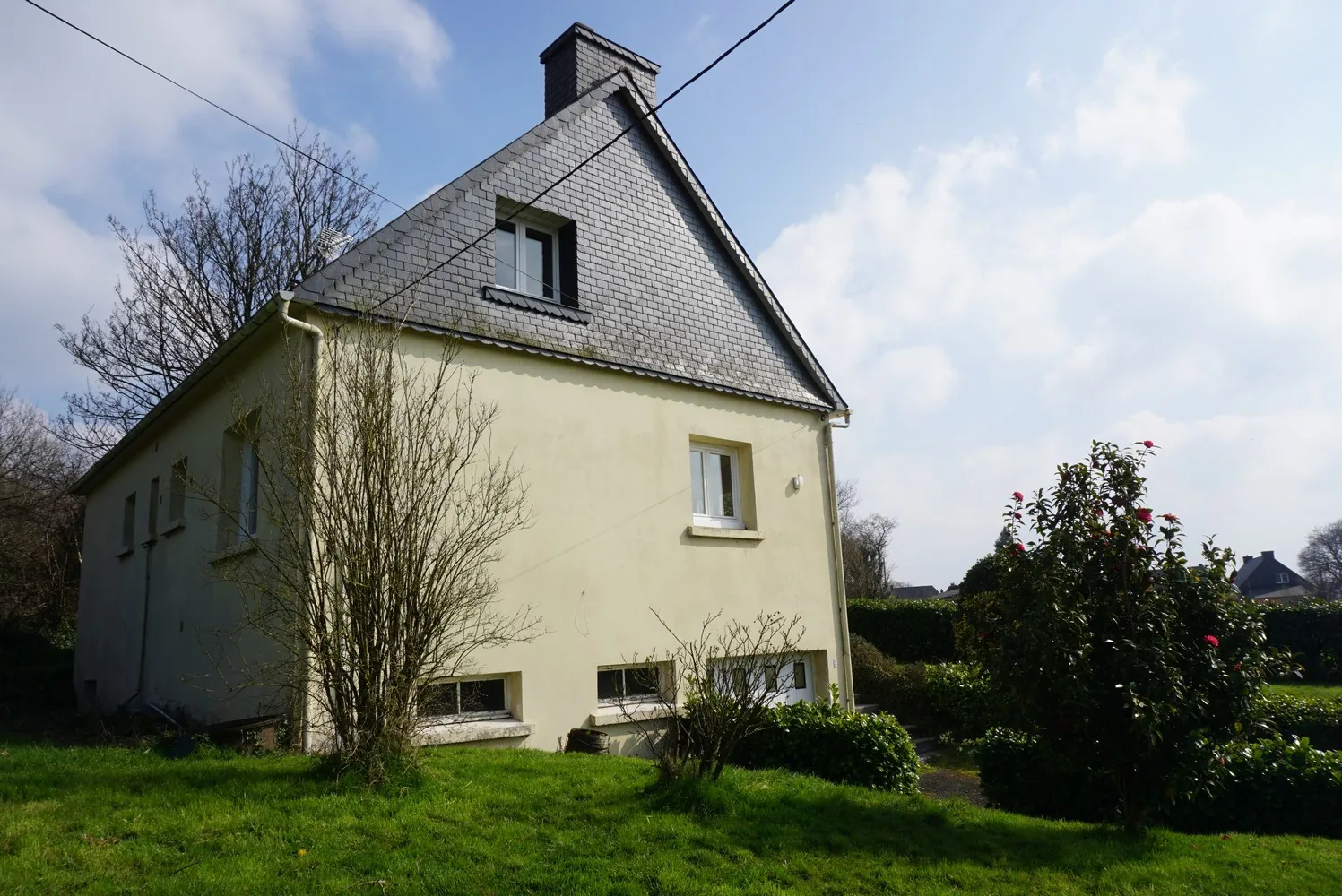 Maison 4 chambres à Plougonver, calme et campagne, à vendre 