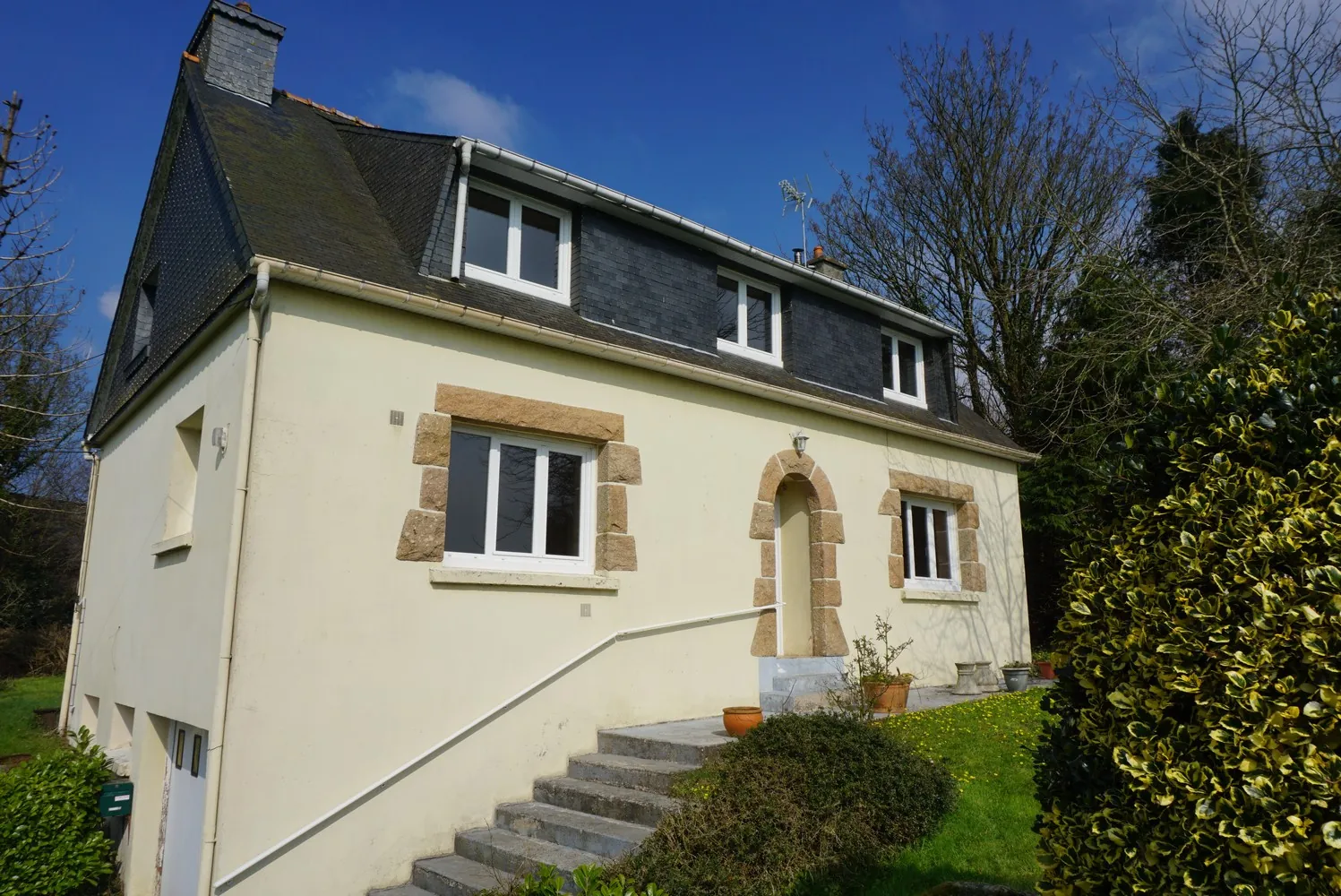 Maison 4 chambres à Plougonver, calme et campagne, à vendre 